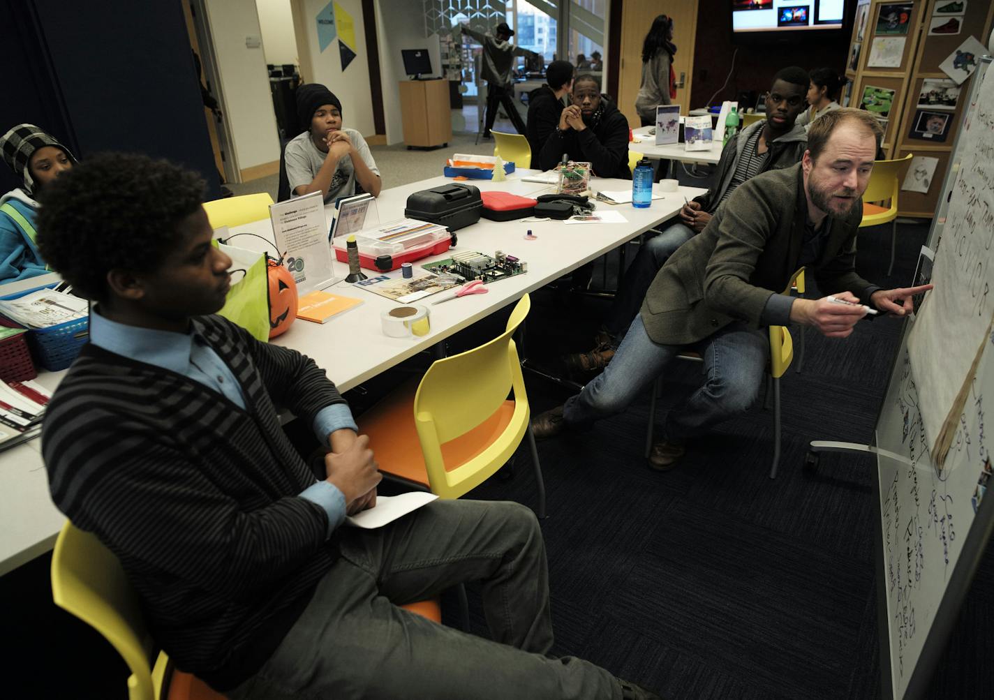 At the Teen Tech Center at the Minneapolis Central Library, coordinator Aaron Lundholm brainstormed with teens on how to create an album for the winter showcase in January. On the left is Jihad Muhammad,17, who will be contributing one of his original songs.]richard tsong-taatarii/rtsong-taatarii@startribune.com