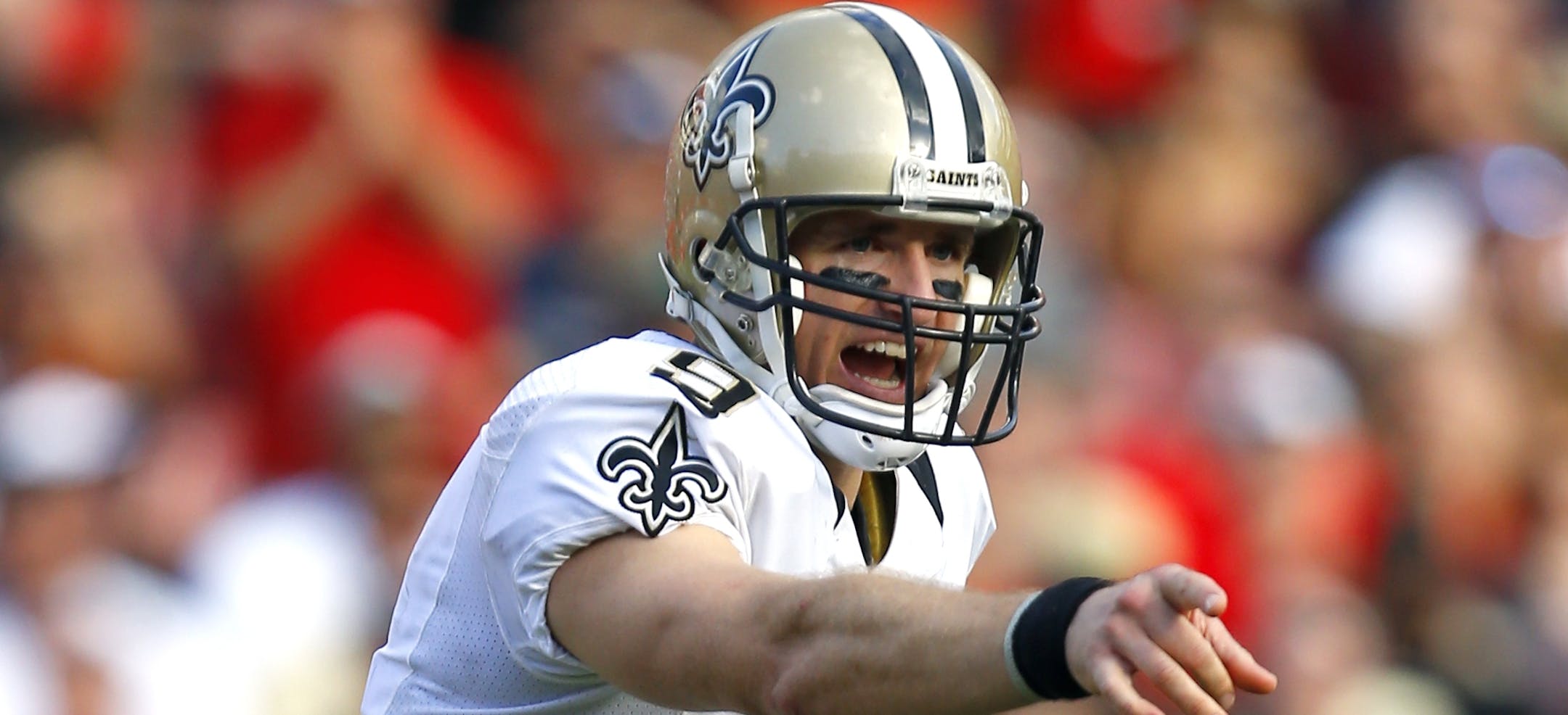 New Orleans Saints quarterback Drew Brees (9) looks over the Tampa Bay Buccaneers defense during an NFL football game Sunday, Dec. 13, 2015, in Tampa, Fla. (Jeff Haynes/AP Images for Panini)
