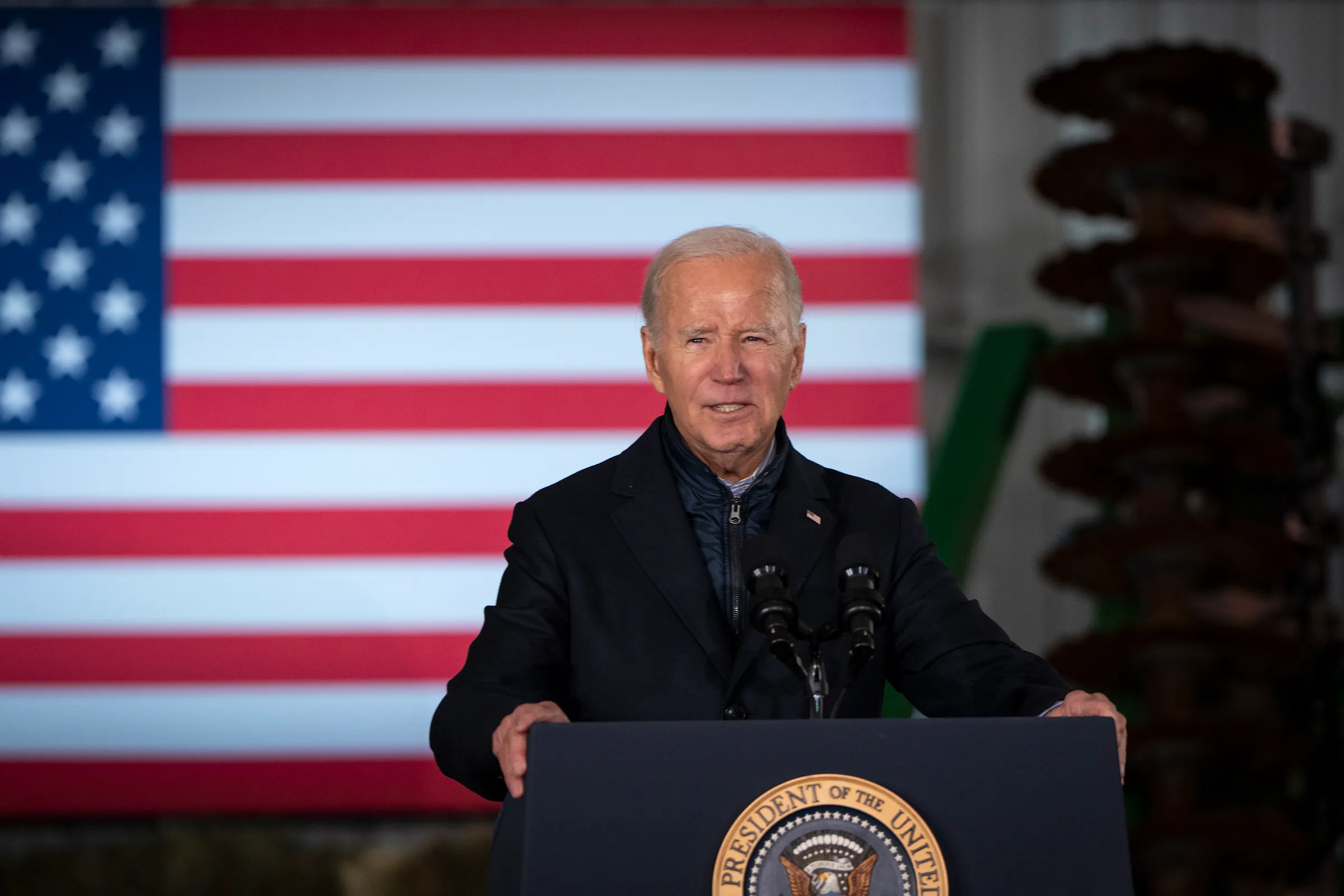 President Joe Biden visits Minnesota farm as he starts 'barnstorming ...