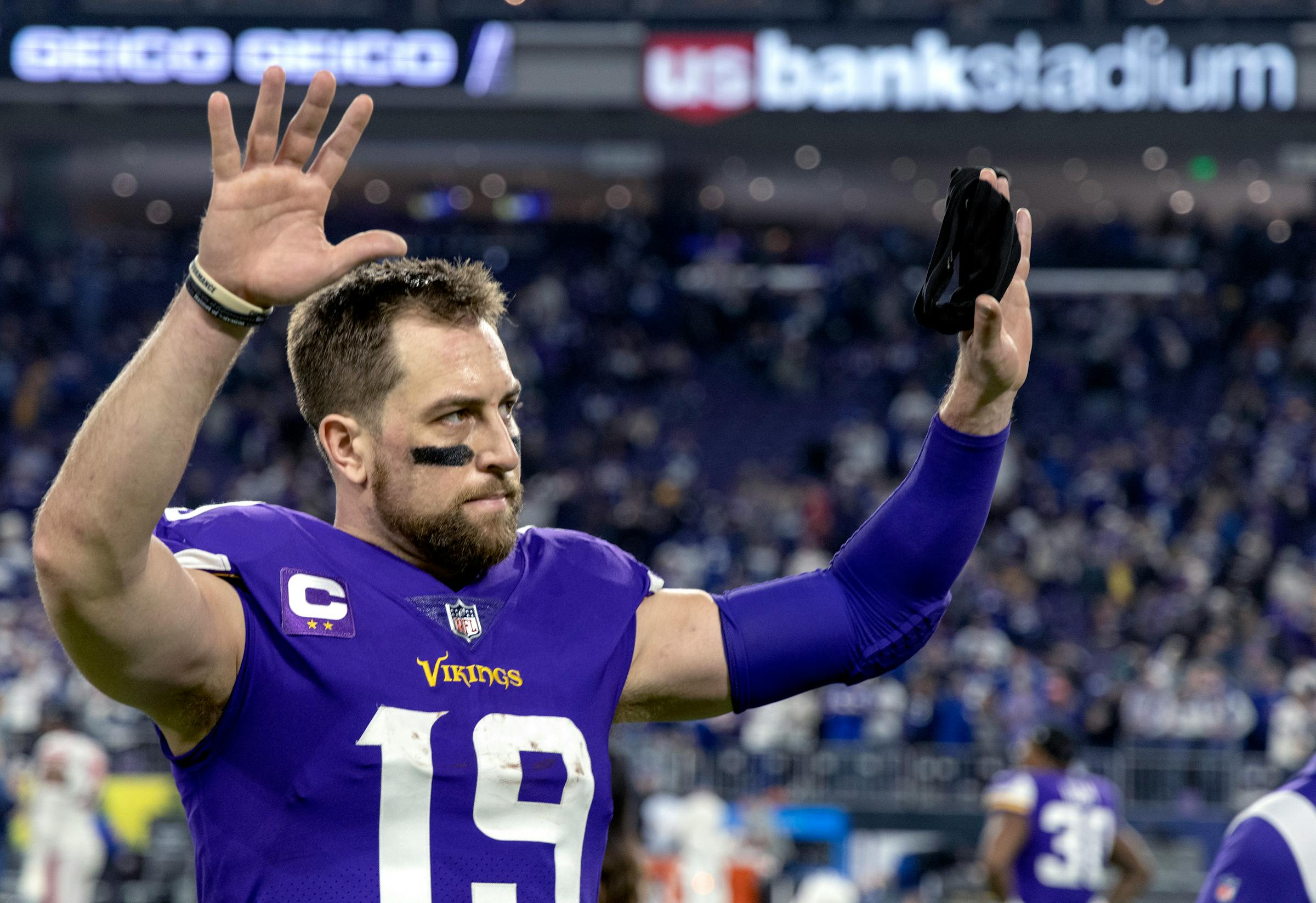 Minnesota Vikings acquire receiver Adam Thielen in a trade