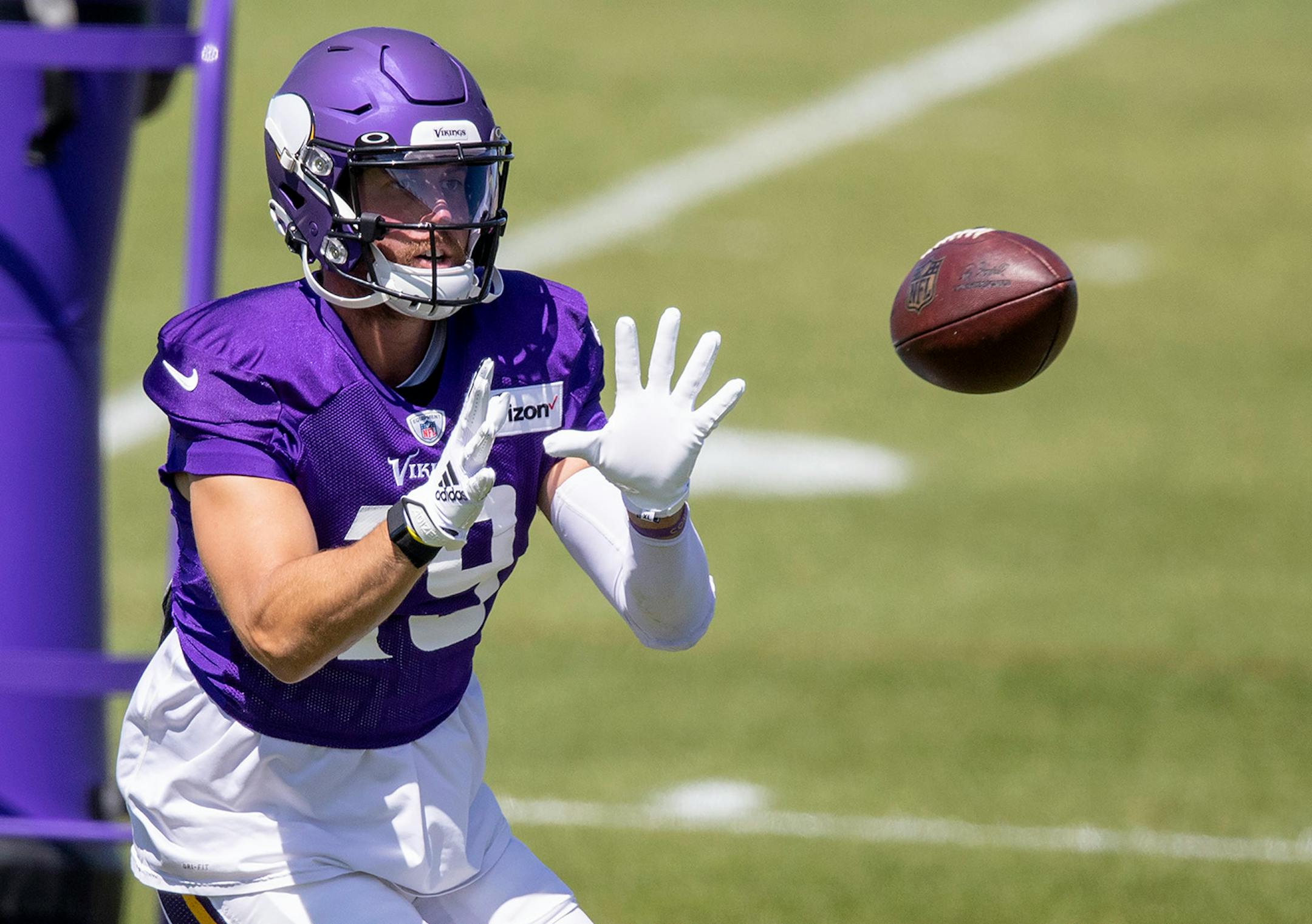 Minnesota Vikings receiver Adam Thielen (19).