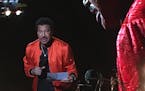 On the last night of his current North American tour, Lionel Richie was perhaps extra chatty Friday at the State Fair grandstand.
