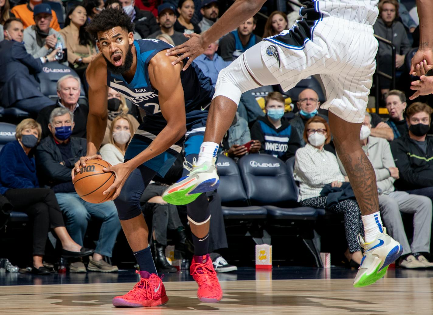 Karl Anthony-Towns (32) of the Minnesota Timberwolves in the third quarter, Monday, Nov. 1 at Target Center in Minneapolis, Minn. The Minnesota Timberwolves hosted the Orlando Magic at Target Center. ] CARLOS GONZALEZ • cgonzalez@startribune.com