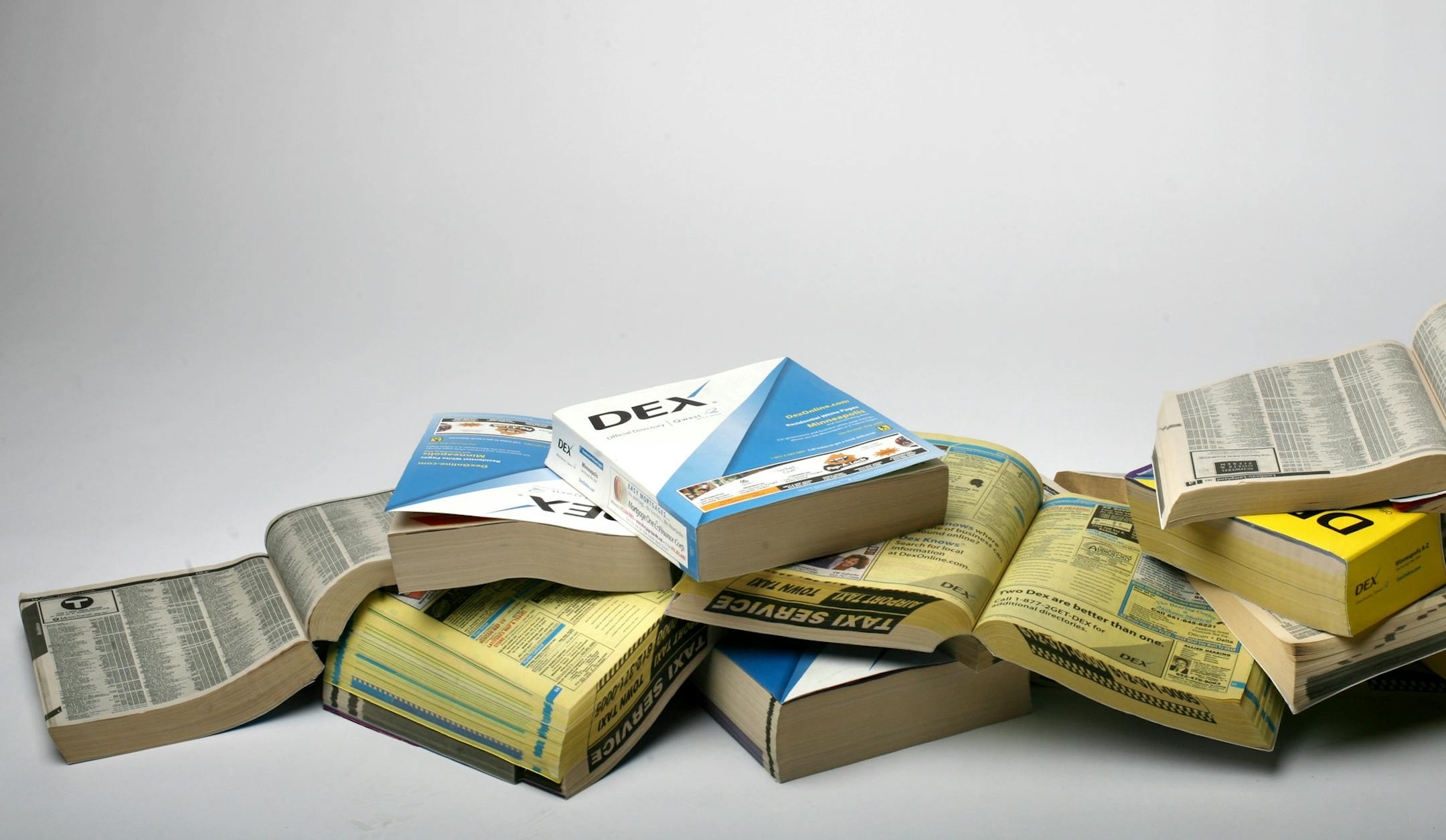 JENNIFER SIMONSON &#xef; jsimonson@startribune.com Minneapolis, MN-Mar. 29, 2008] Phonebooks in the studio ORG XMIT: MIN2015013017241350