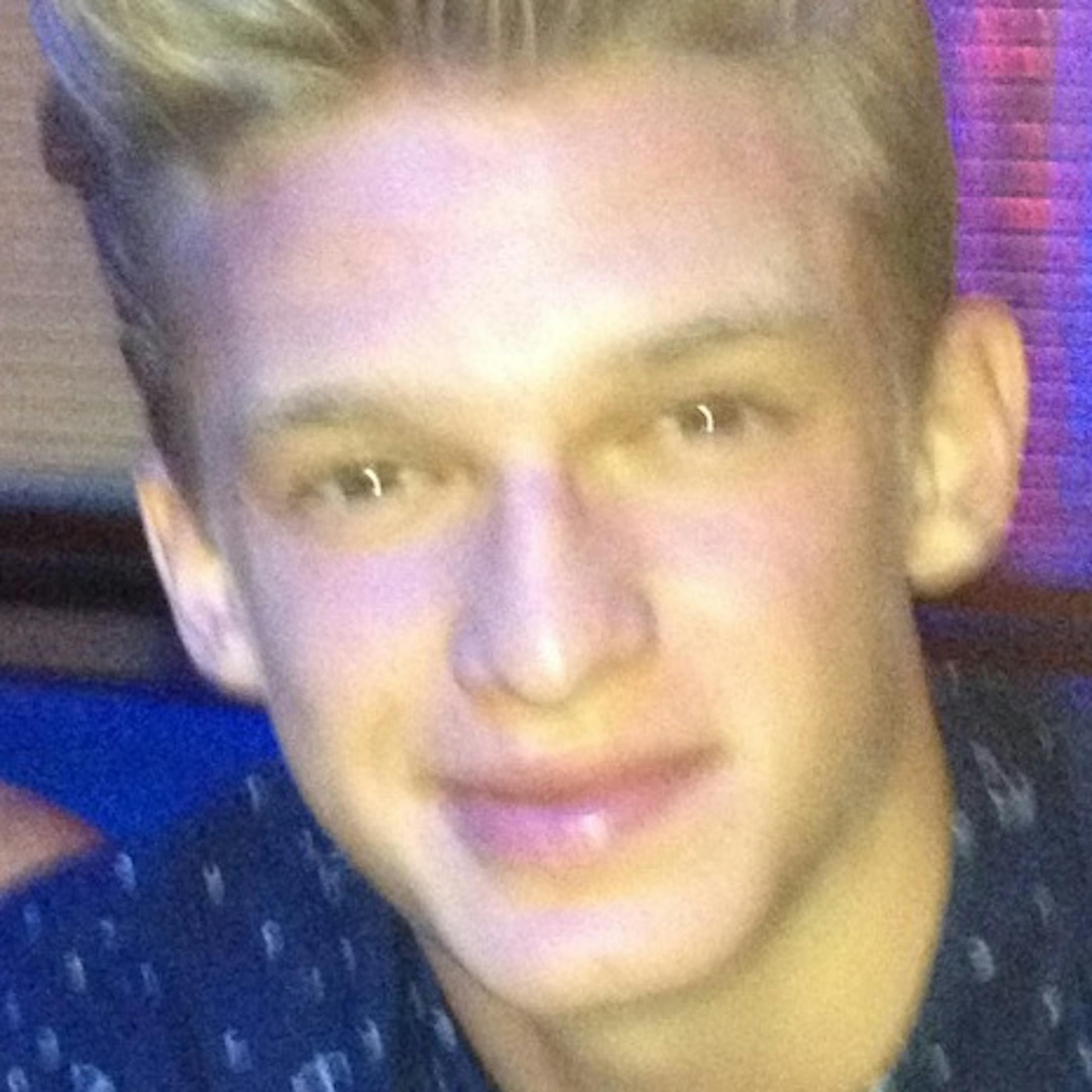 no cougar
Melinda Jacobs kept it classy in photos with Cody Simpson.