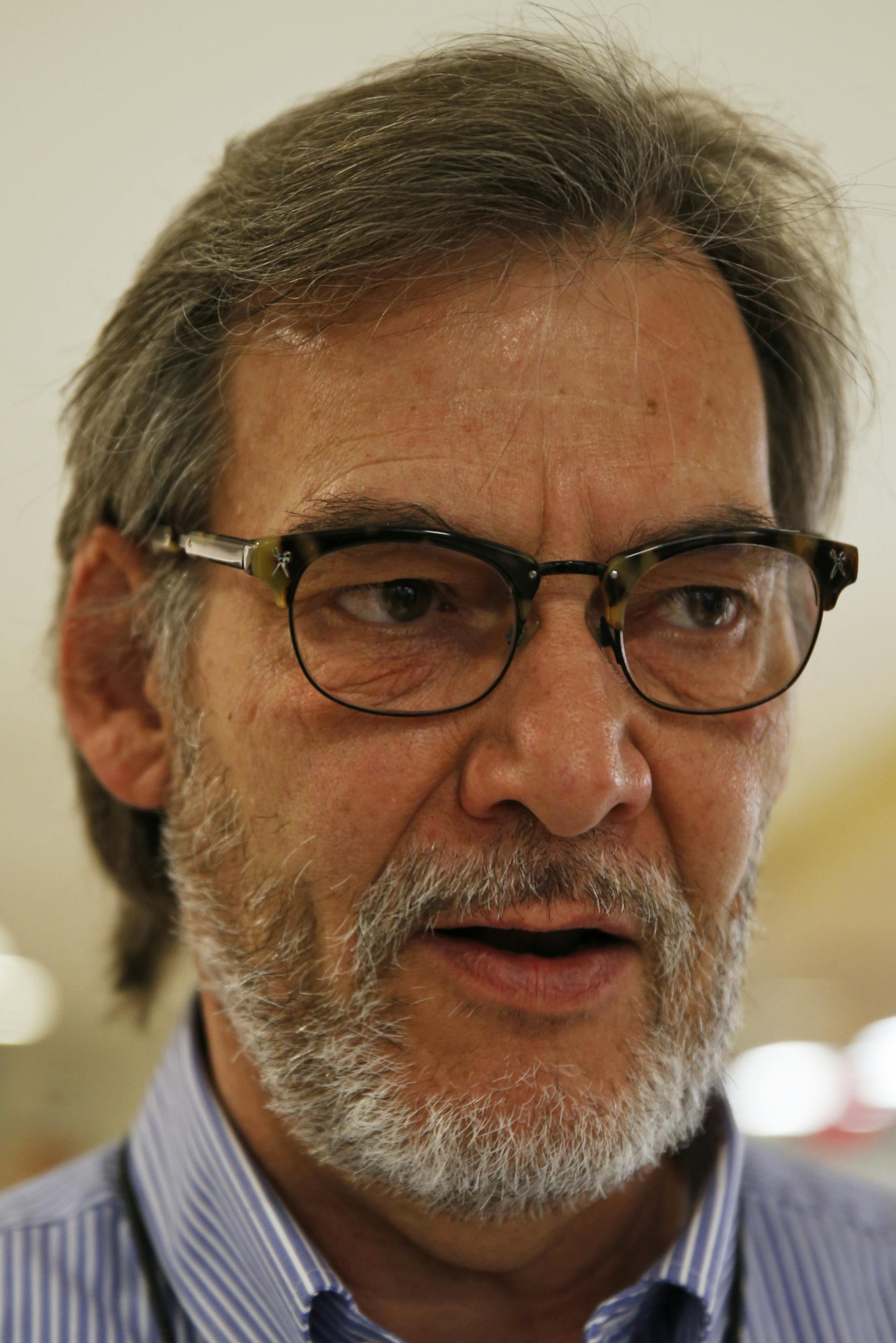 At the cafeteria of Washburn H.S., Minneapolis Public Schools' new top chef, Bertrand Weber insists that local and fresh ingredients be used as much as possible. This is all part of a new approach to the student menu.]rtsong-taatarii@startribune.com