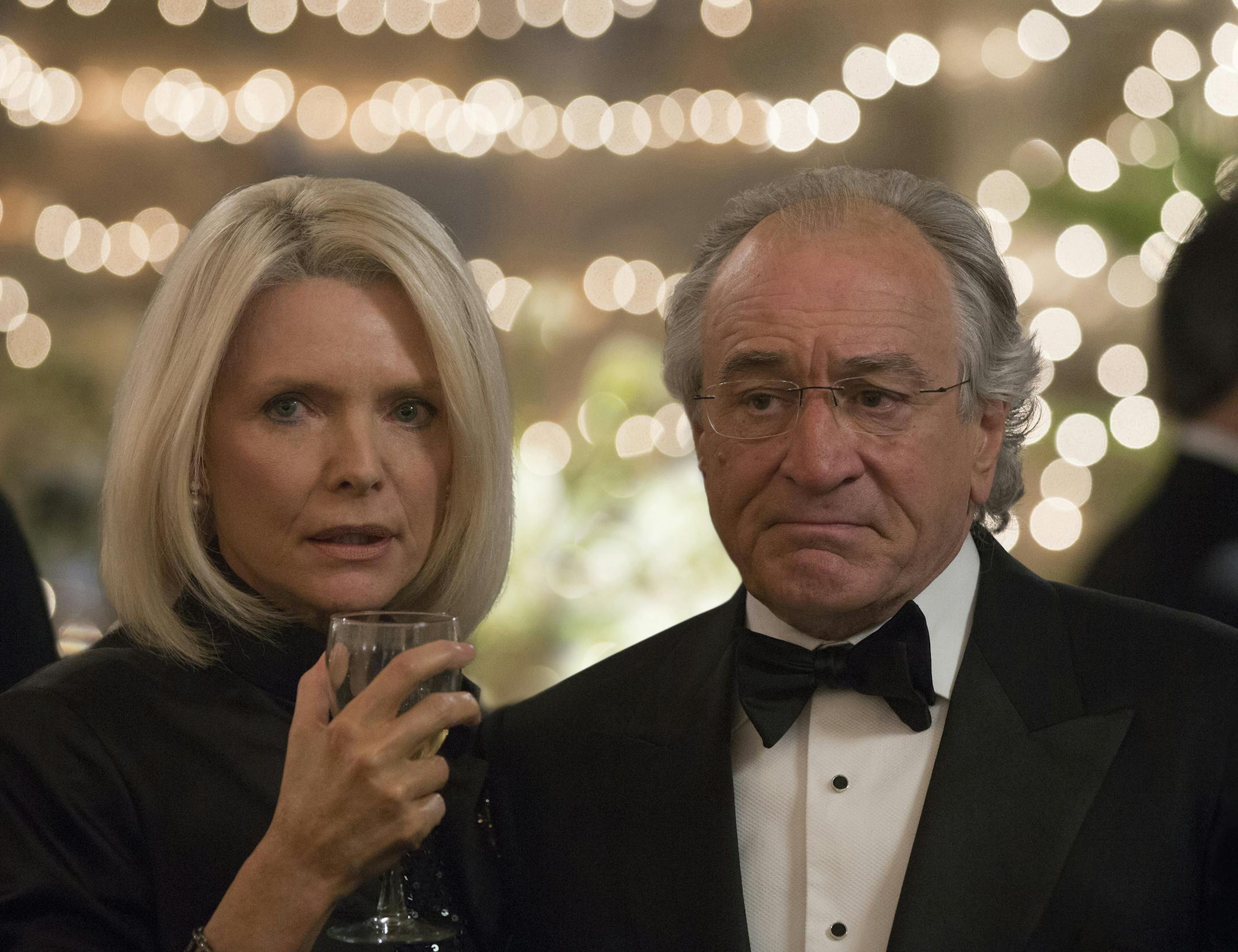 Michelle Pfeiffer, Robert De Niro in "The Wizard of Lies."
photo: Craig Blankenhorn/courtesy of HBO