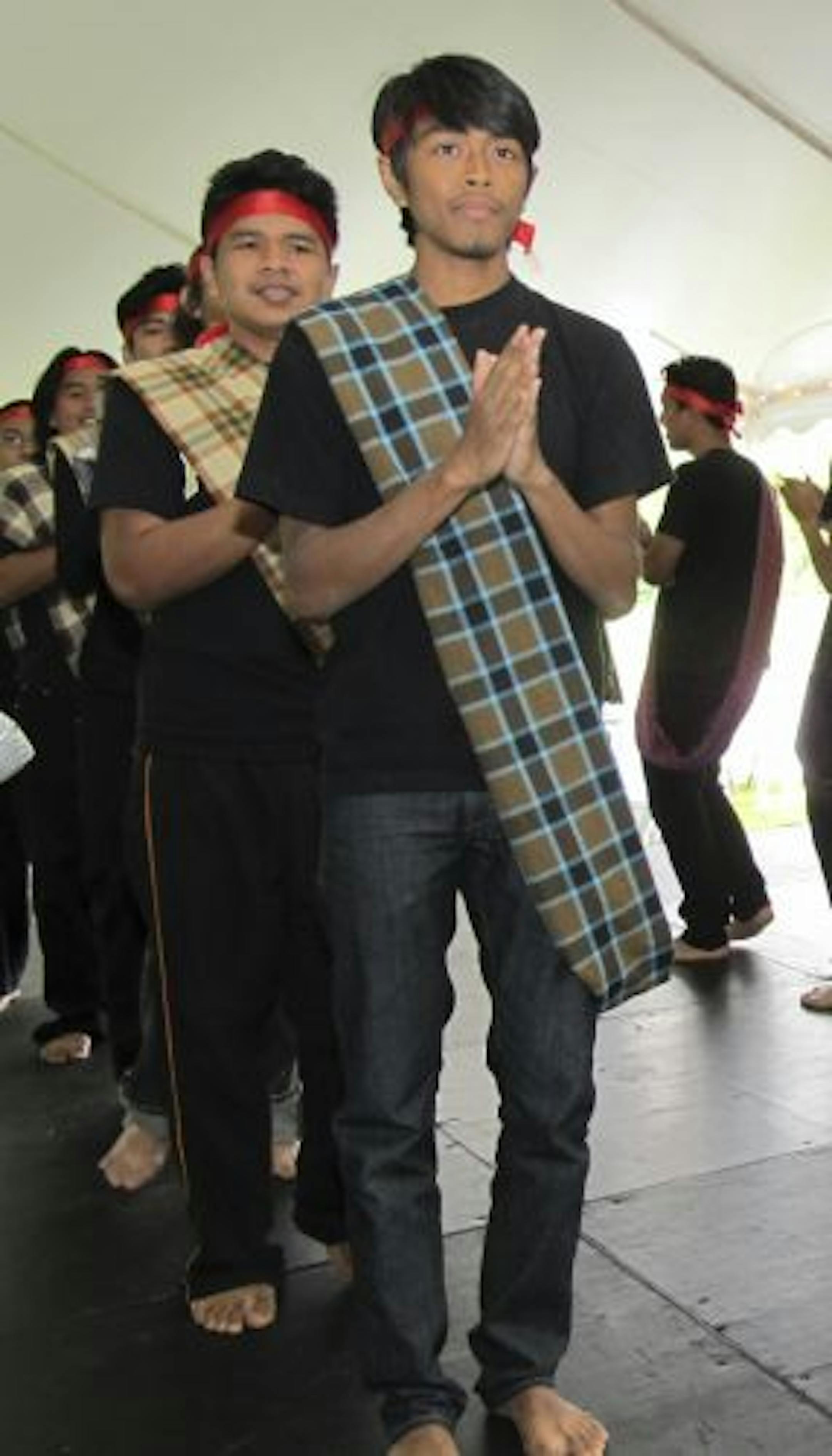 Performance by the University of Minnesota's Malaysian Student Association.