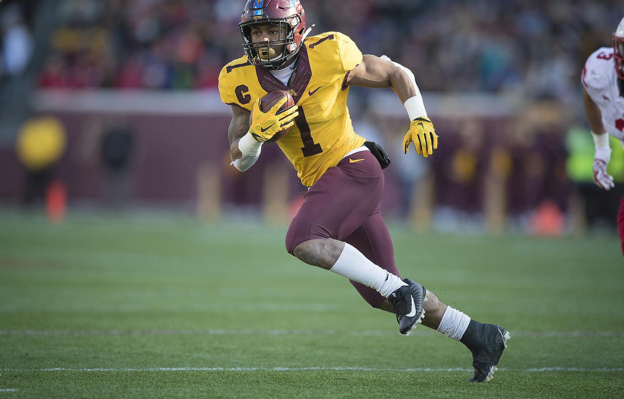 Minnesota's running back Rodney Smith