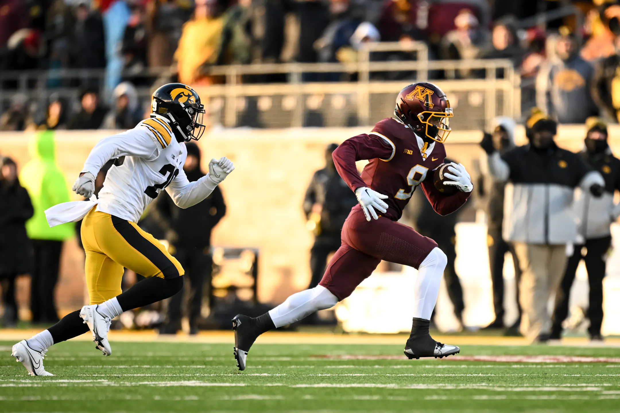Iowa kicks late field goal to beat Gophers 13-10, claim Floyd of ...