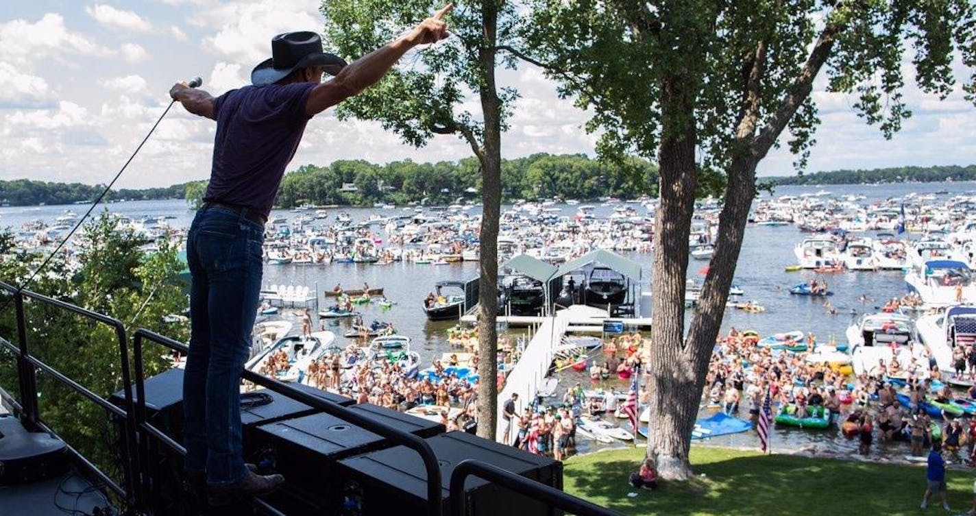 Music fans soaked in the opportunity to hear Tim McGraw at a Lake Minnetonka concert Saturday.