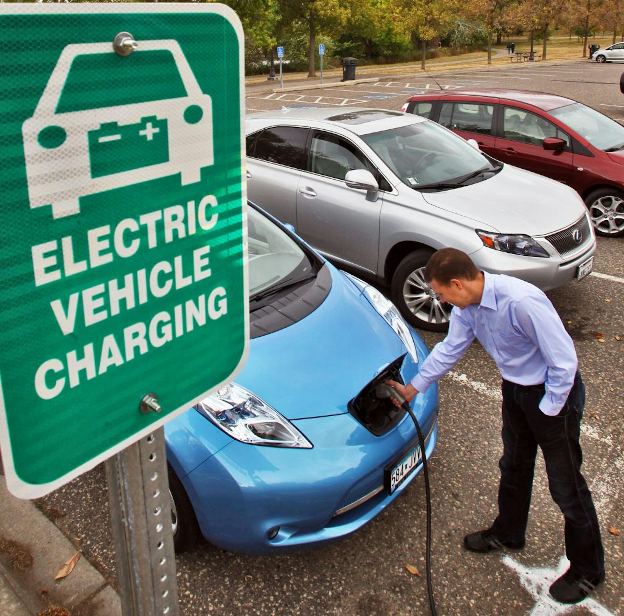 Jukka Kukkonen, of St. Paul, charged his Nissan Leaf all-electric car at a chargining station at the Pavillion parking lot at St. Paul's Como Park. Kukkonen has organized a meet-and-greet for electric car owners at Como Park this Sunday from 1pm to 4 pm. (MARLIN LEVISON/STARTRIBUNE(mlevison@startribune.com