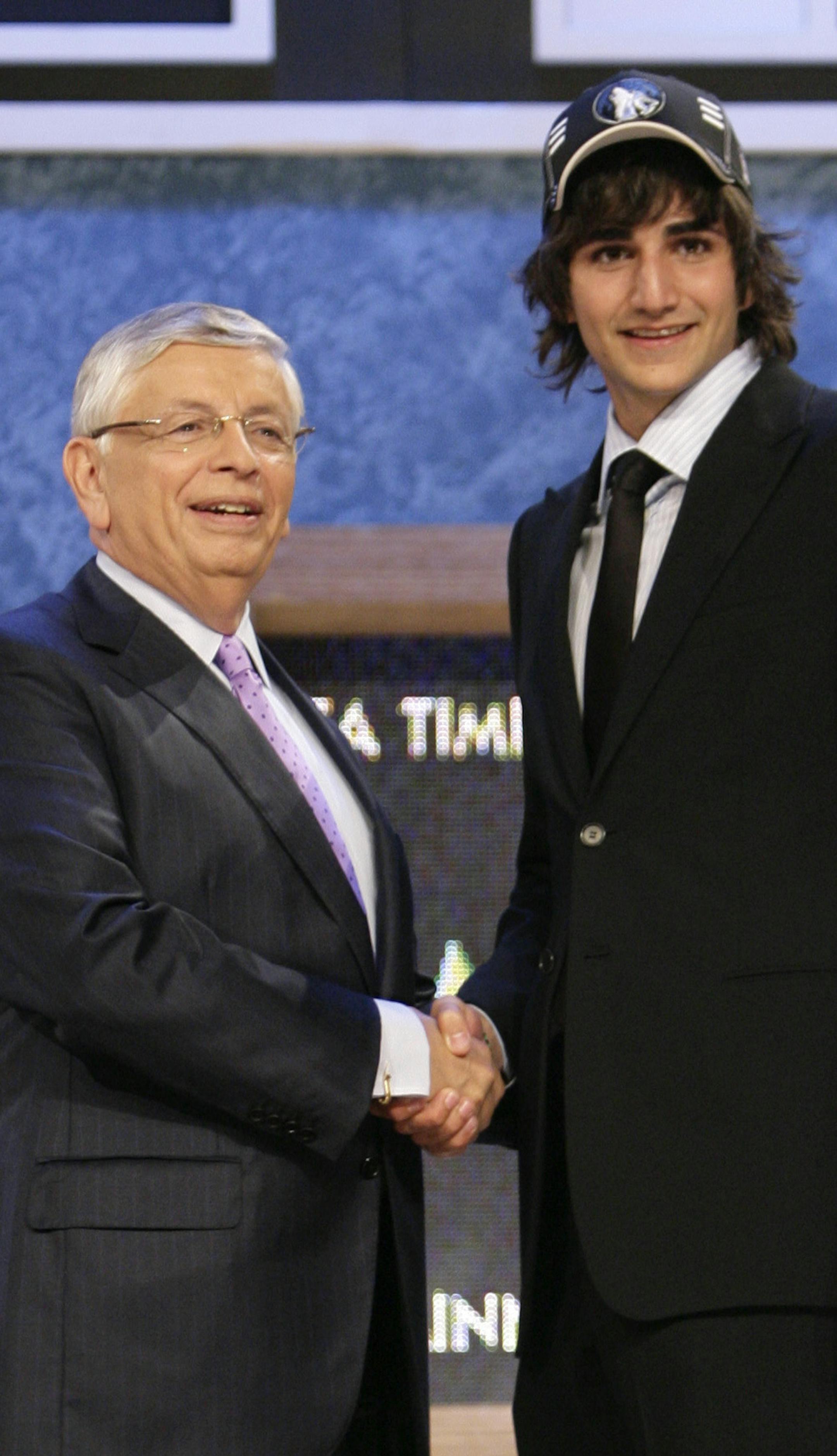 NBA commissioner David Stern, left, poses with Ricky Rubio, of Spain, after being picked fifth overall by the Minnesota Timberwolves during the first round of the NBA basketball draft, Thursday, June 25, 2009 in New York. (AP Photo/Frank Franklin II) ORG XMIT: MIN2017062117190237