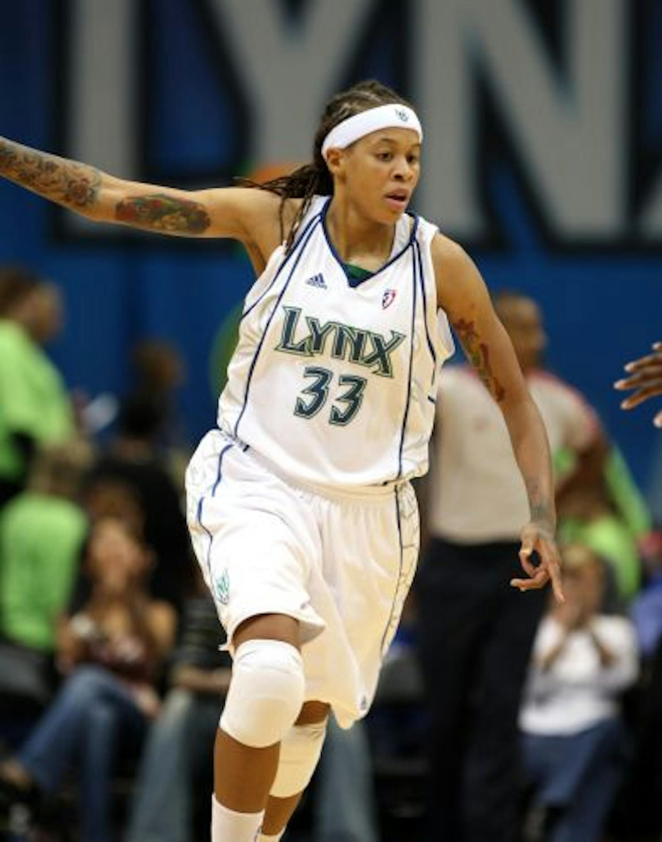 Seimone Augustus, whose career average of 21.2 points per game is the highest in WNBA history, signed a four-year contract Tuesday to remain with the Lynx.