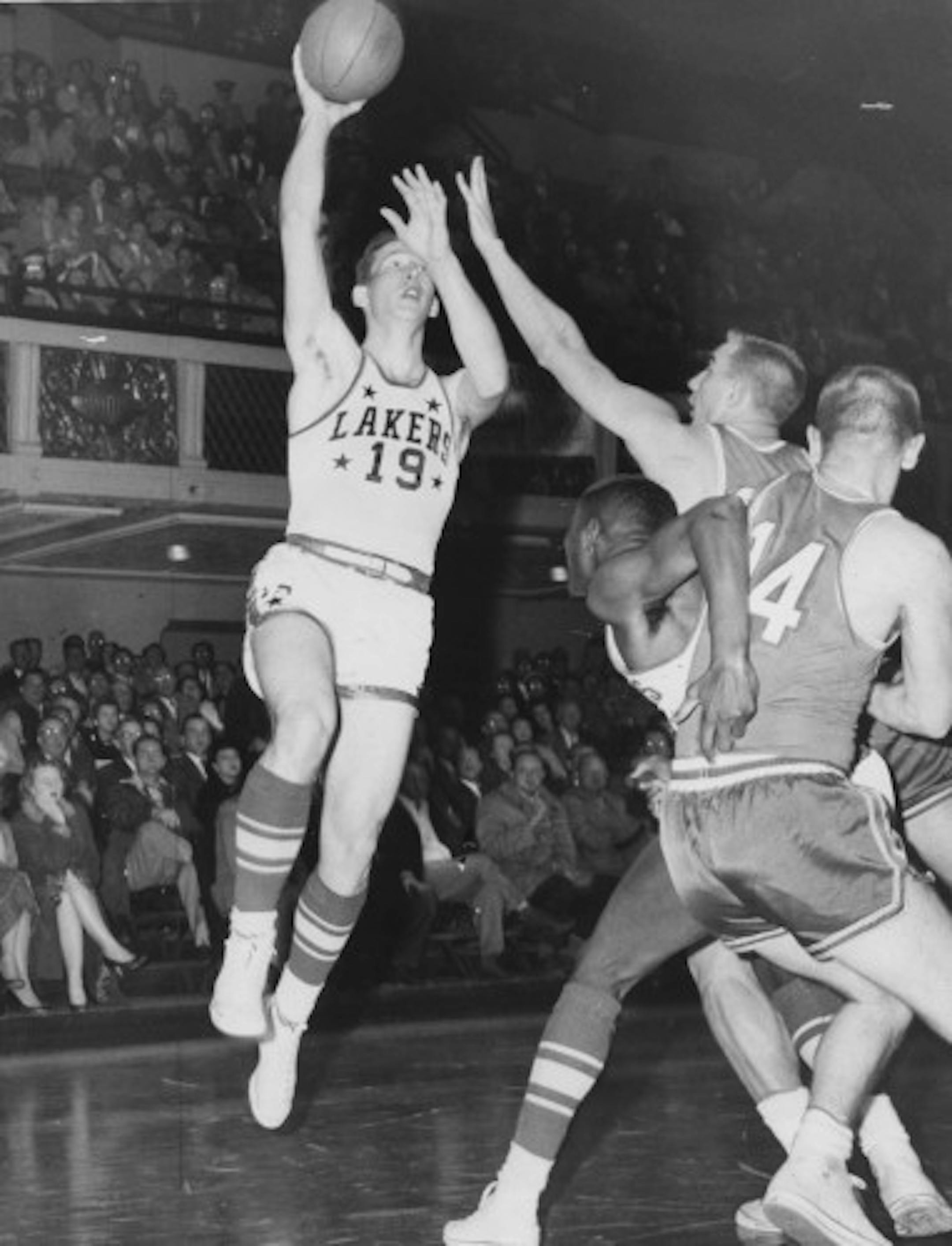 Vern Mikkelsen, Minneapolis Lakers pro basketball, March 1958.