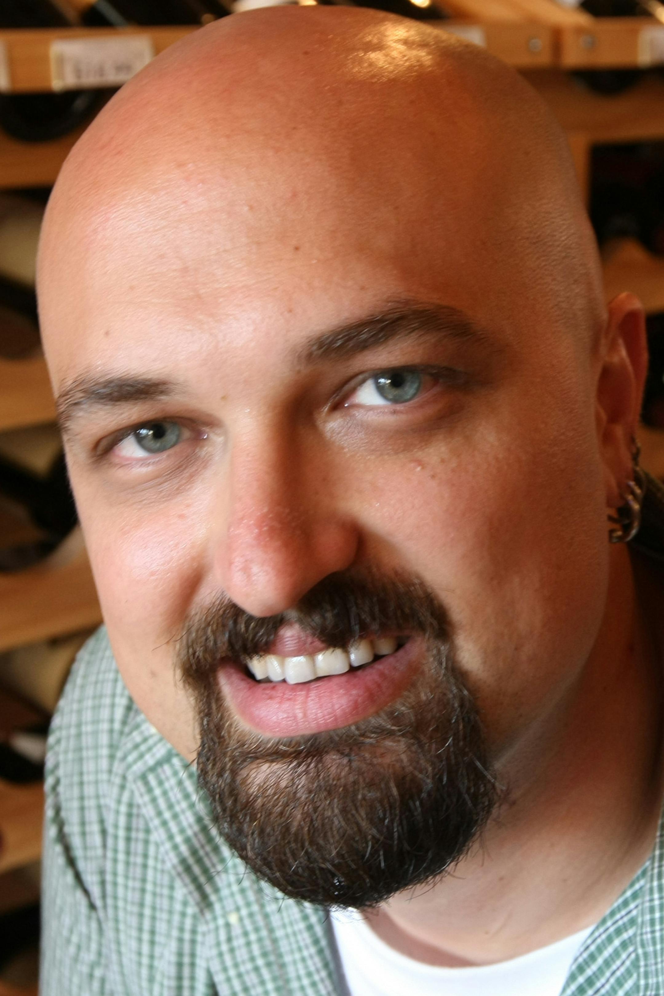 TOM WALLACEï twallace@startribune.com Assign#00004244A slugwine0814 aug 6, 2008 Ryan Opaz, a former Minnesotan who moved to Spain and started a blog writing and marketing wine.