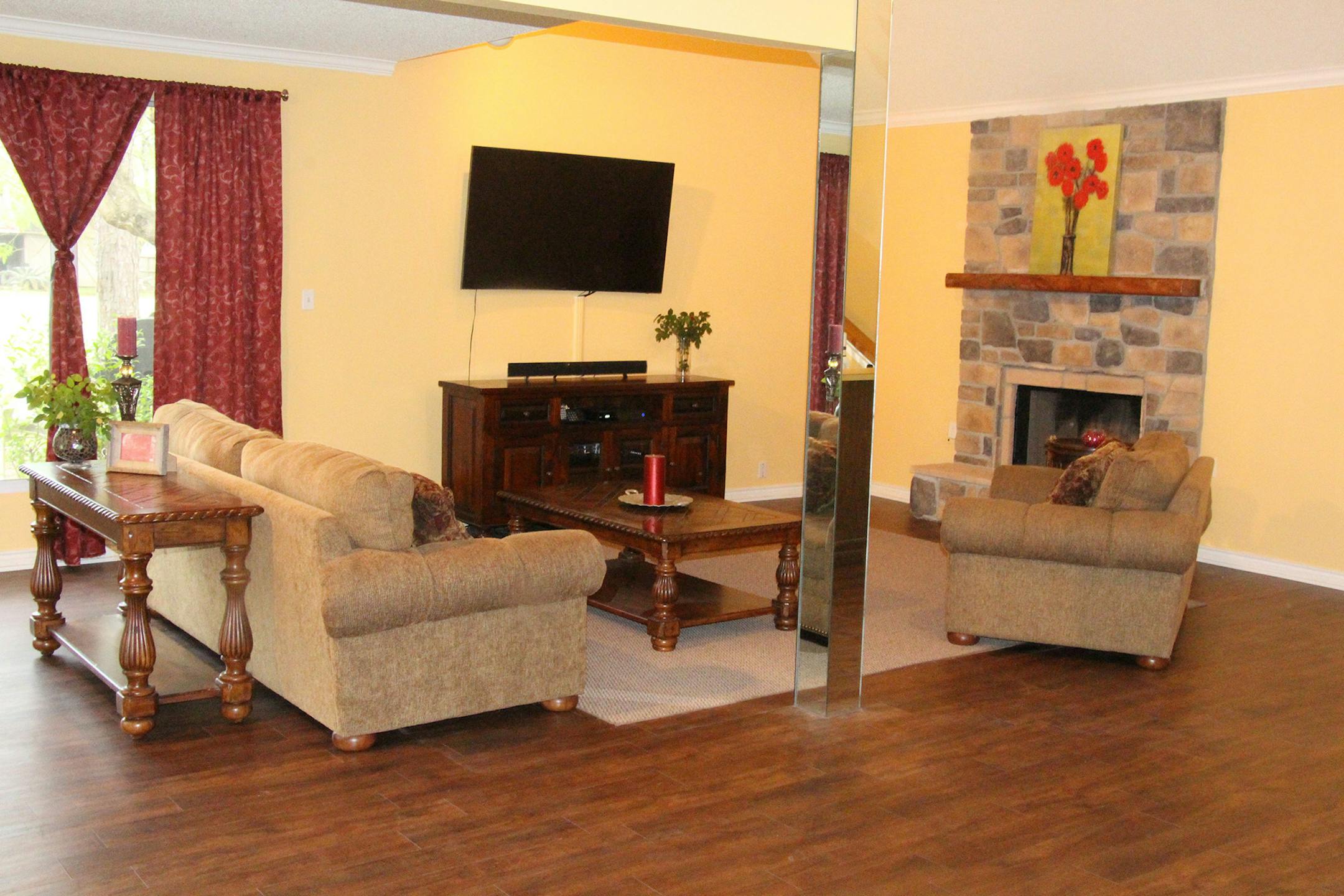 After: The new arrangement makes the room more appealing and open. (Design Recipes/TNS) ORG XMIT: 1314364