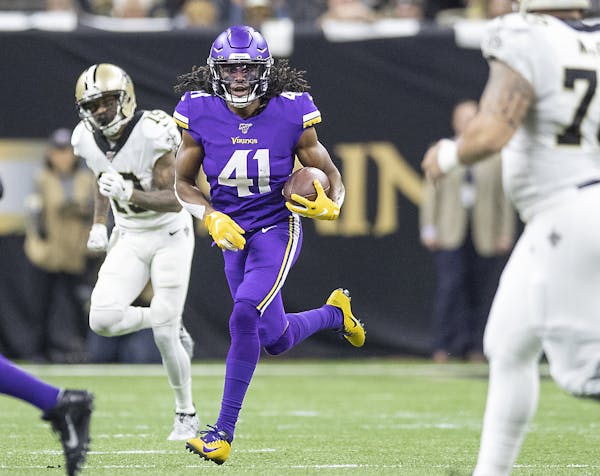 Minnesota Vikings defensive back Anthony Harris intercepted a ball intended for New Orleans Saints wide receiver Ted Ginn in the second quarter. ] ELI