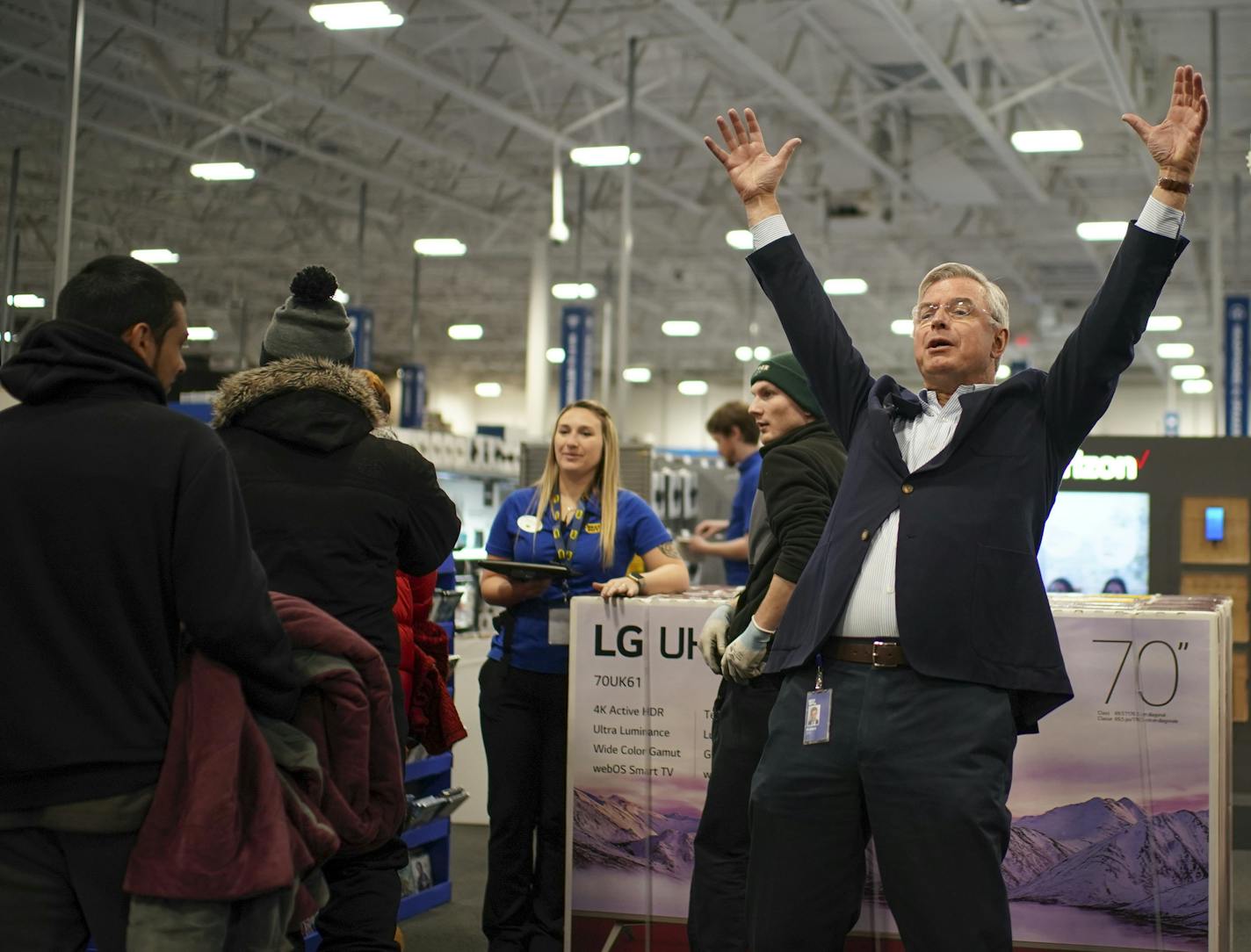 Best Buy CEO Hubert Joly welcomed the first shoppers into the retailer's Eden Prairie store Thursday evening. ] JEFF WHEELER &#x2022; jeff.wheeler@startribune.com Best Buy CEO Hubert Joly continued his Thanksgiving tradition of giving a pep talk to store employees before the doors of the company's Eden Prairie store opened to early bargain hunters on Thanksgiving evening. He welcomed shoppers as they entered the store Thursday evening, November 22, 2018.