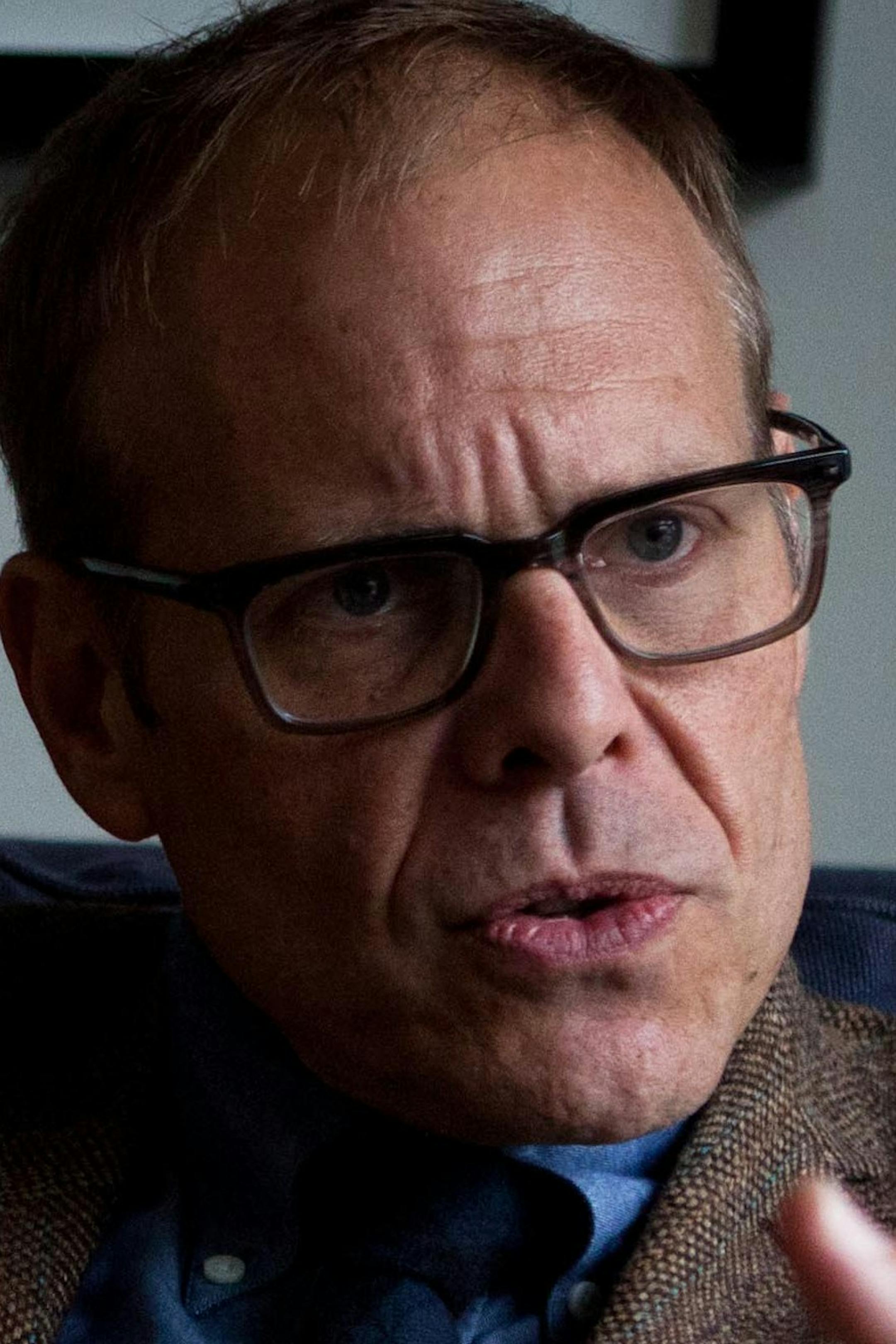 Food Network star Alton Brown speaks during an interview on Saturday, Oct. 1, 2011, in New York. Brown has recently published his third and last print installment of his best selling Good Eats series of cook books and is actively moving into innovative e-books. (AP Photo/John Minchillo) ORG XMIT: MIN2014011415011150