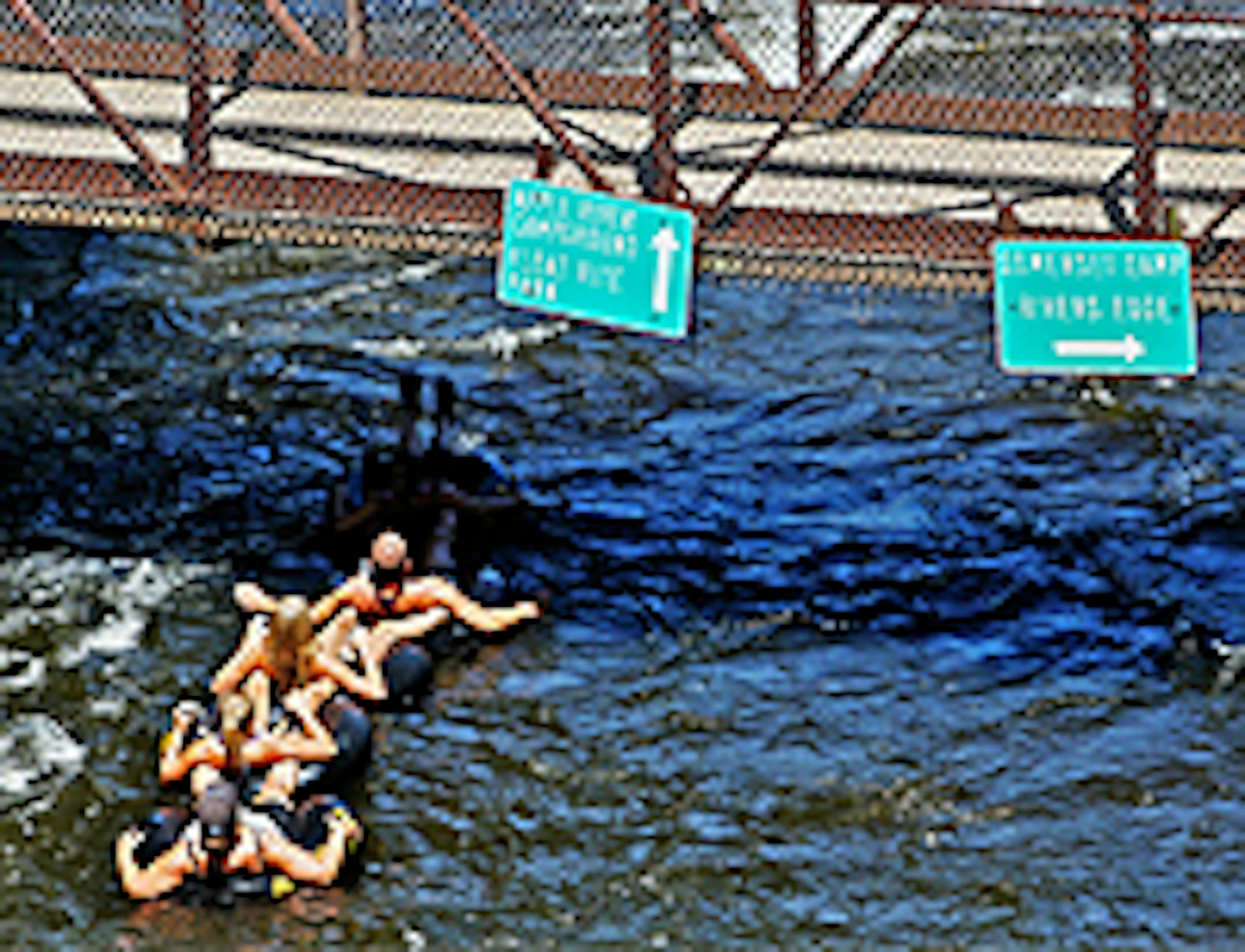 Tubers float down the Apple River