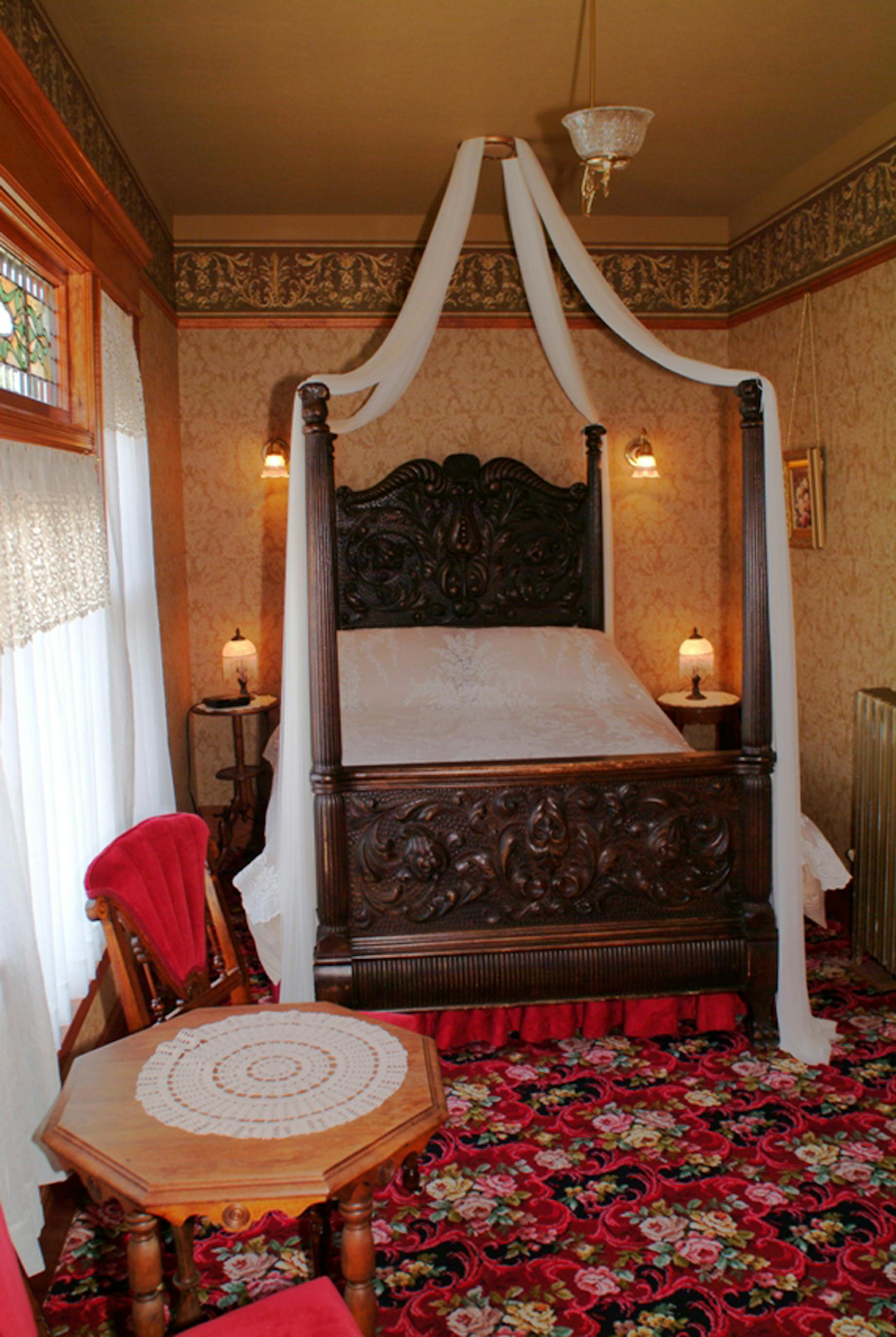 Guest room, Sauntry Mansion, Stillwater