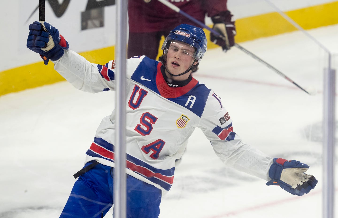 Minnesotans Danny Nelson and Hampton Slukynsky drive U.S. to victory at World Juniors hockey tournament