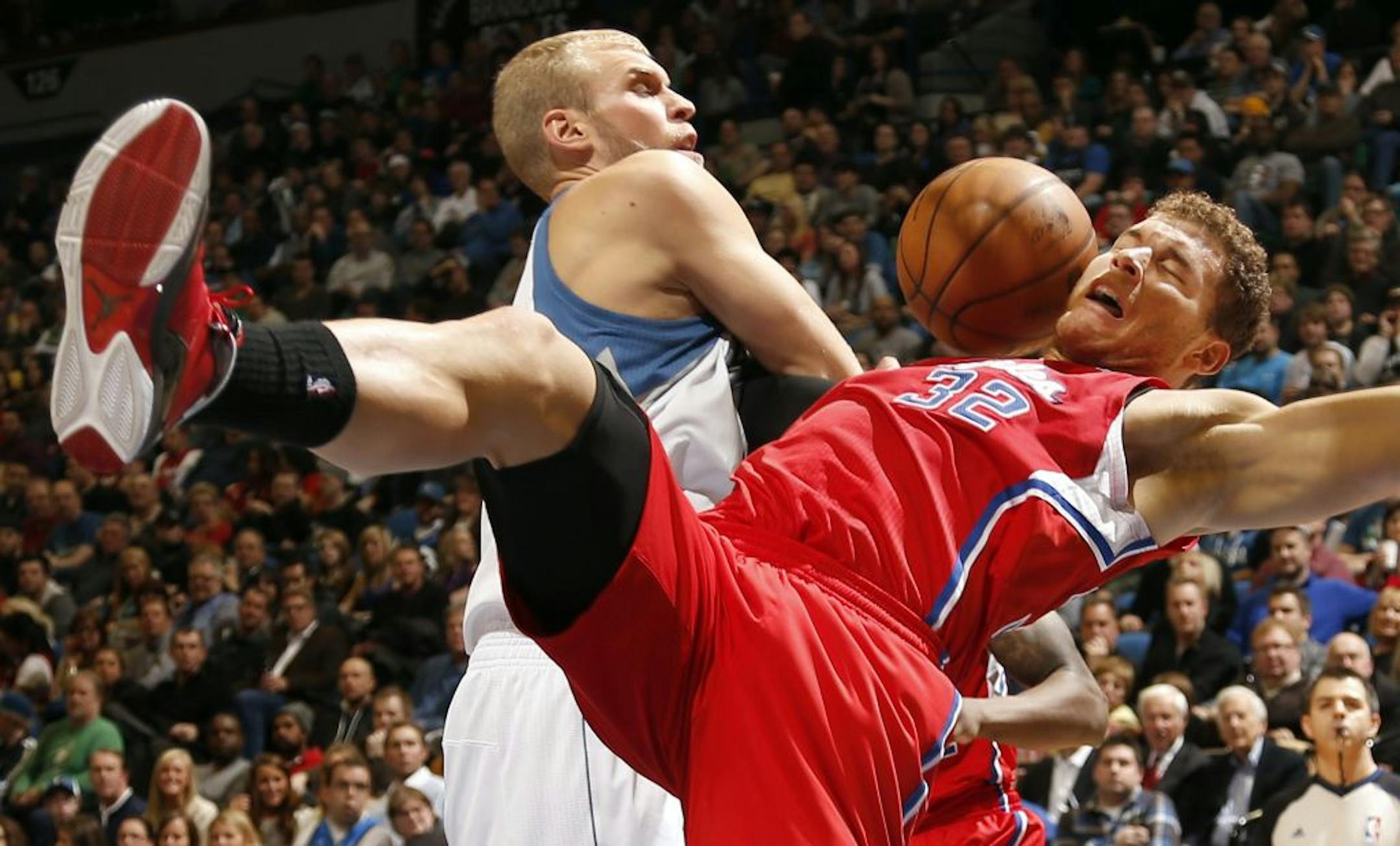 Greg Stiemsma got tangled up with Blake Griffin in the third quarter.