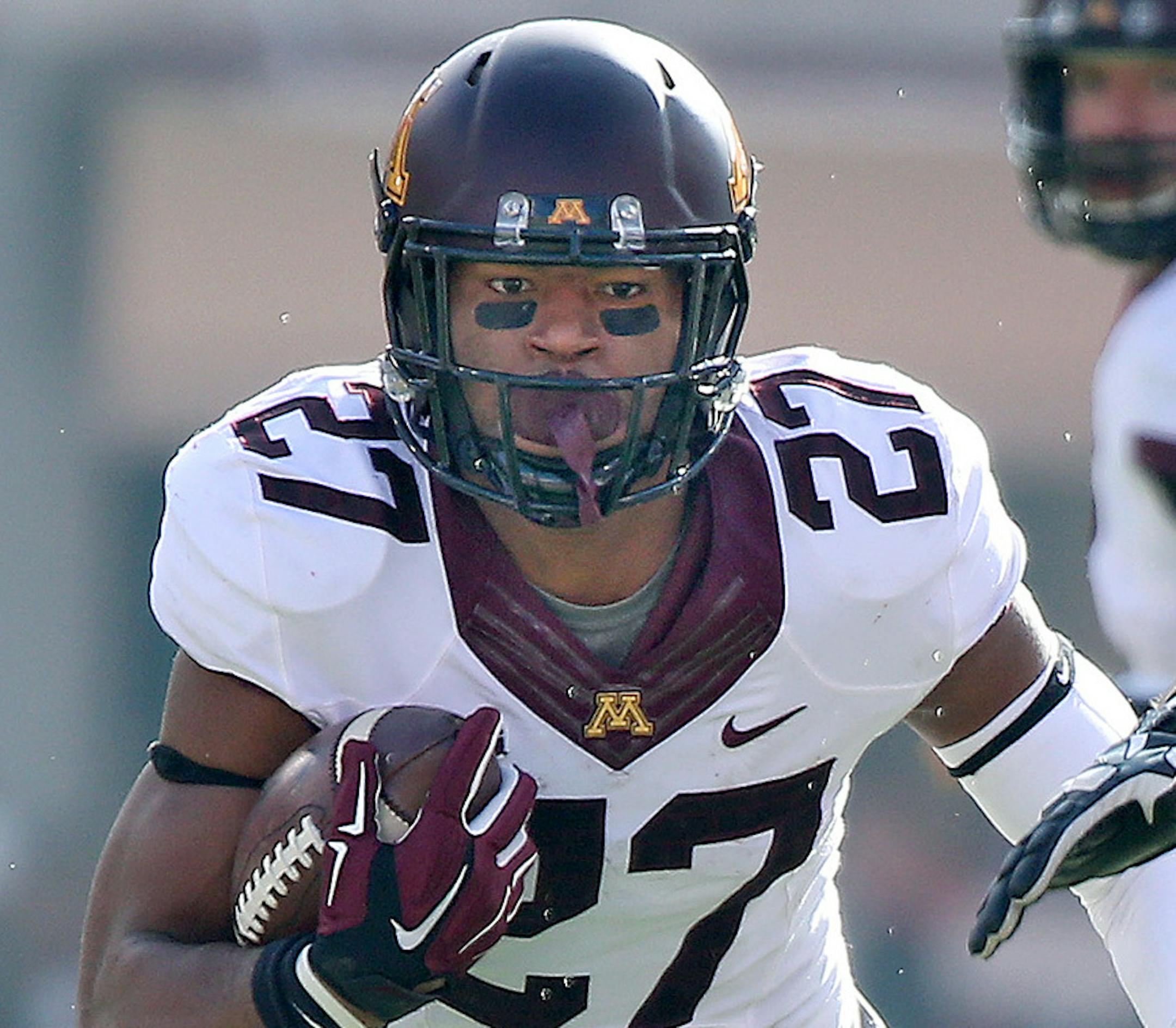Minnesota's running back David Cobb (27) ran for a first down in the second quarter as the Minnesota Gophers took on the Nebraska Cornhuskers at Memorial Stadium, Saturday, November 22, 2014 in Lincoln, NE. ] (ELIZABETH FLORES/STAR TRIBUNE) ELIZABETH FLORES • eflores@startribune.com