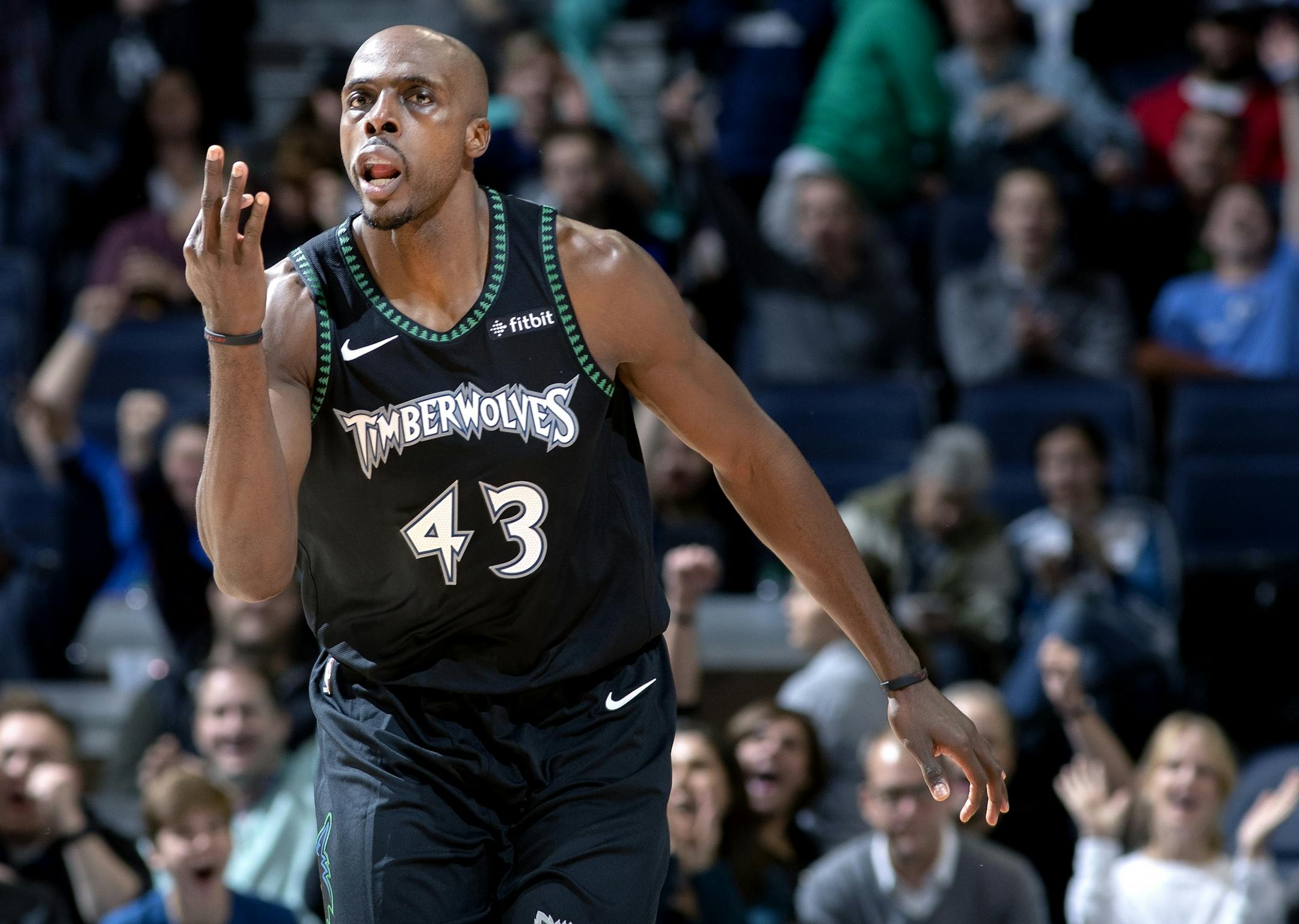 Anthony Tolliver (43) reacted after making a three pointer in the second quarter.