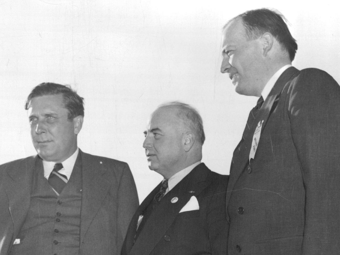 October 20, 1940 Wilkie, Maas and Stassen. On Capitol Steps