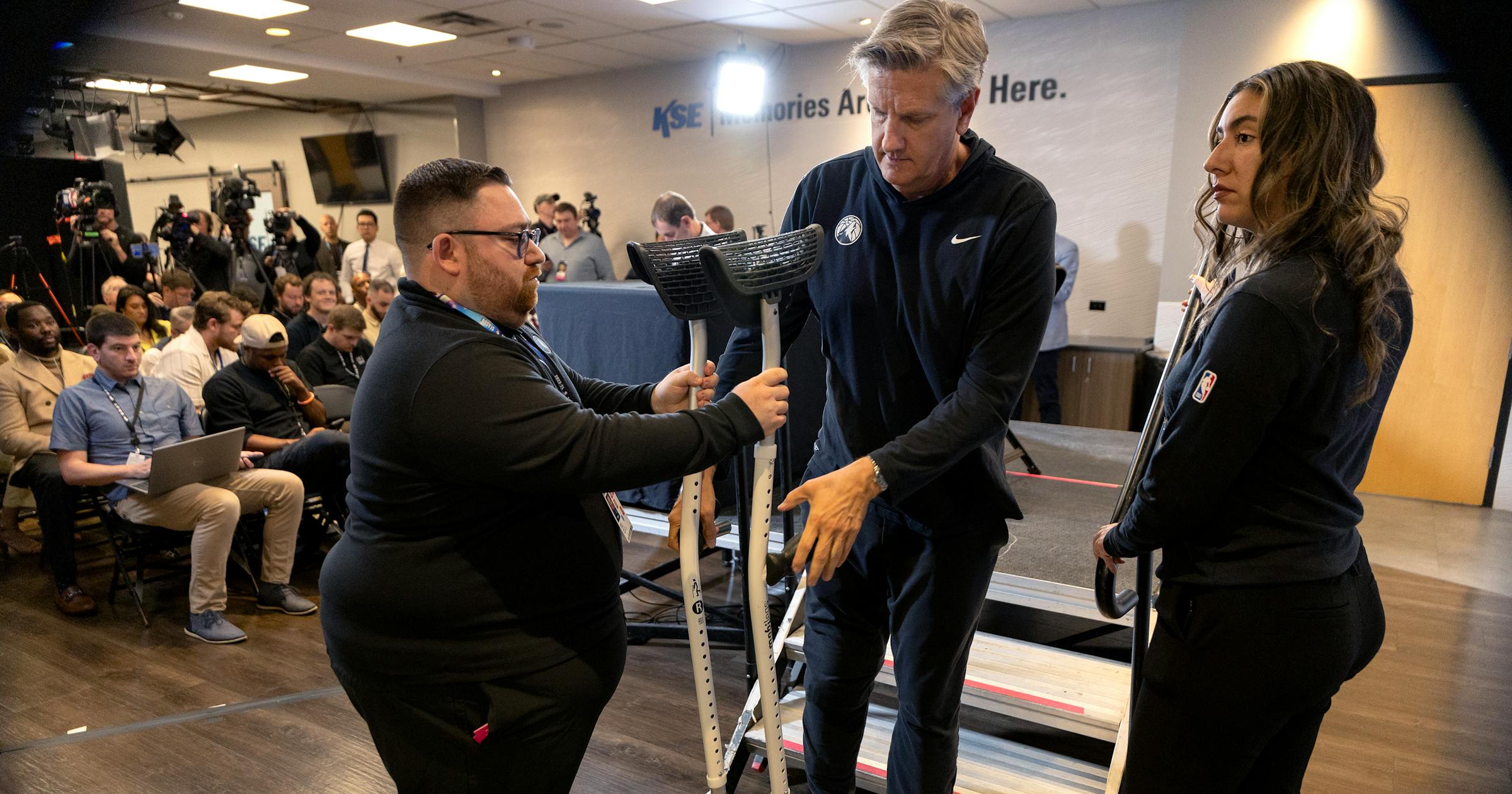 Chris Finch entrenará a los Timberwolves en el Juego 1 contra Denver