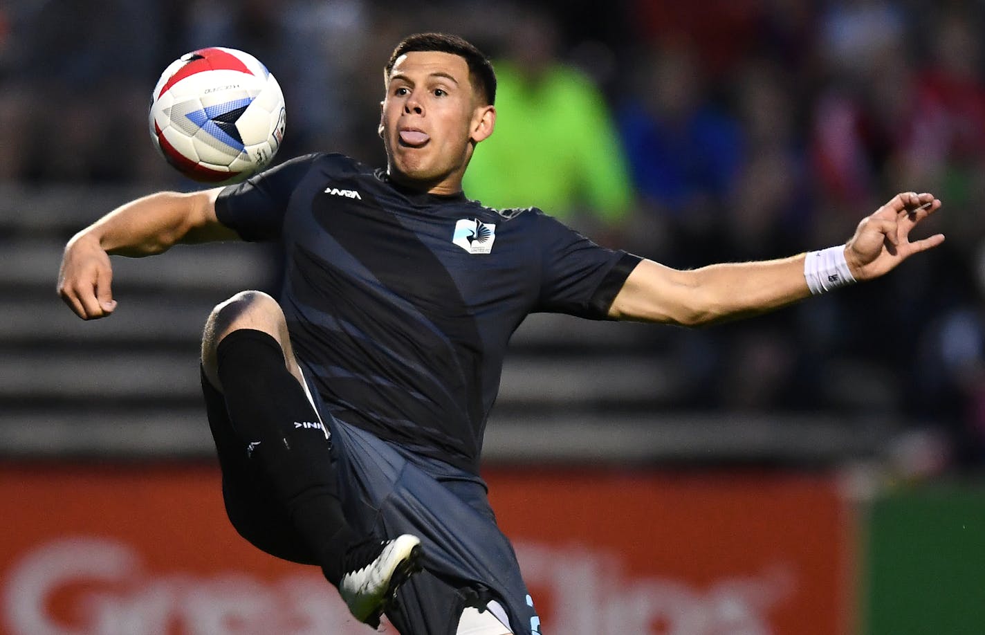 Minnesota United FC forward Christian Ramirez (21) was unable to score on the Tampa Bay Rowdies off an attempt late in the second half Saturday. Tampa Bay won the match 2-0. ] (AARON LAVINSKY/STAR TRIBUNE) aaron.lavinsky@startribune.com Minnesota United F.C. played the Tampa Bay Rowdies on Saturday, May 28, 2016 at the National Sports Center in Blaine, Minn.