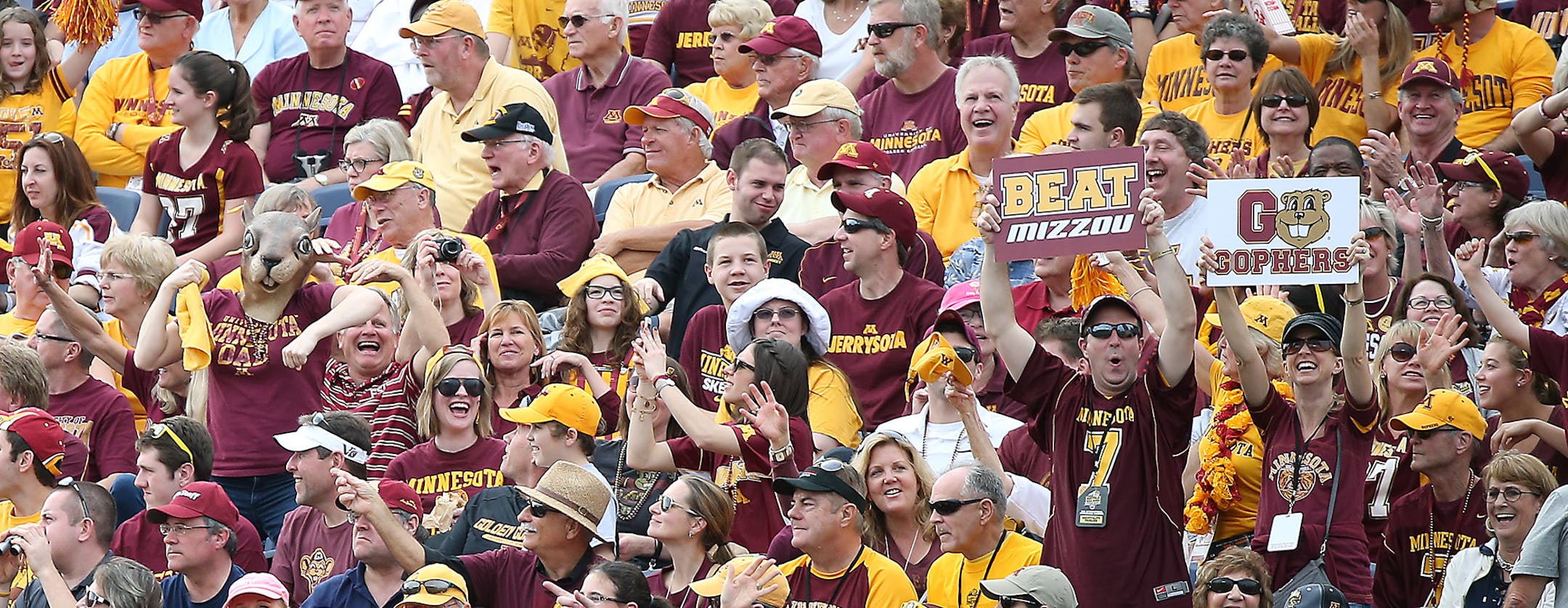 Minnesota fans cheered on their team during the third quarter in the Citrus Bowl at Citrus Bowl Stadium, Thursday, January 1, 2015 in Orlando, FL. ] (ELIZABETH FLORES/STAR TRIBUNE) ELIZABETH FLORES &#x2022; eflores@startribune.com ORG XMIT: MIN1501011639510051