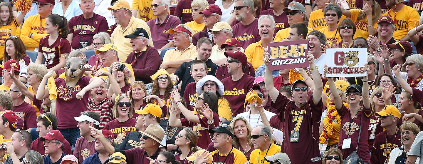 Minnesota fans cheered on their team during the third quarter in the Citrus Bowl at Citrus Bowl Stadium, Thursday, January 1, 2015 in Orlando, FL. ] (ELIZABETH FLORES/STAR TRIBUNE) ELIZABETH FLORES &#x2022; eflores@startribune.com ORG XMIT: MIN1501011639510051