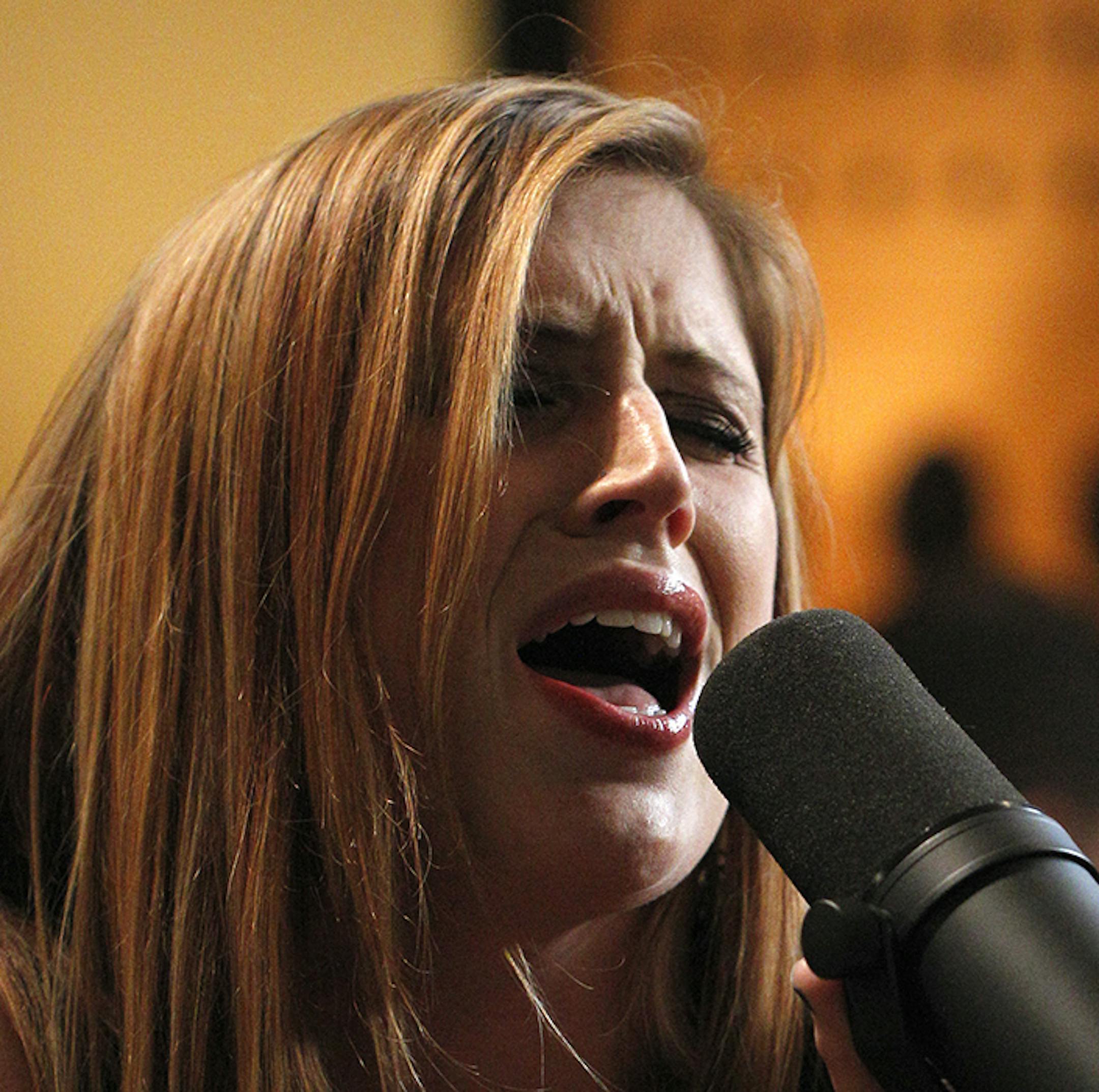 TOM WALLACE ¬• twallace@startribune.com Assignment #20014073A Slug: loc091010 Date: September 4, 2010_ The making of a video by the Alison Scott Band at the Terrarium. Alison is a local rock/jazz/blues singer and piano player with a band of older rock vets behind her, releasing her third album next week with a show at the Fitzgerald Theatre. _THIS PHOTO: ] Alison Scot belts it out on Smash and Grab, a news song on the upcoming CD release. ORG XMIT: MIN2013071714094060