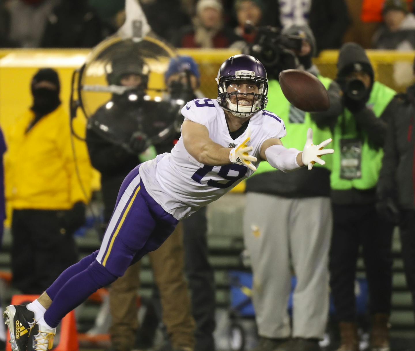 A third quarter pass intended for Vikings wide receiver Adam Thielen was just out of reach. ] JEFF WHEELER &#xef; jeff.wheeler@startribune.com The Minnesota Vikings shut out the Green Bay Packers 16-0 Saturday night, December 13, 2017 at Lambeau Field in Green Bay.