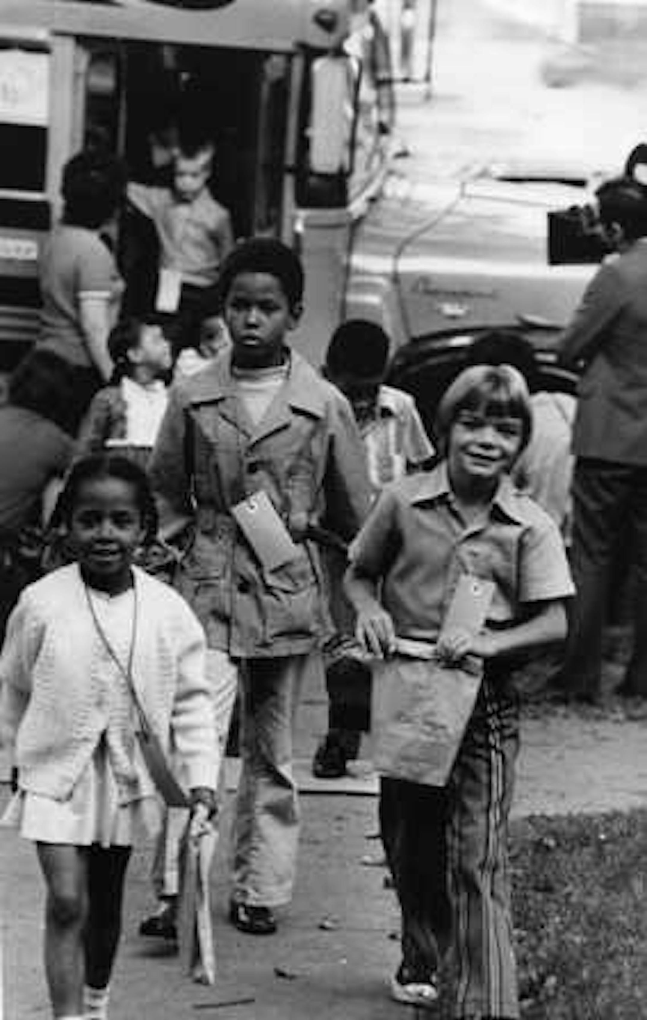 1971: Compulsory racial integration of the Minneapolis Public Schools begins. Children disembarked from the Hale-Field bus for the first day. (photo by Duane Braley)