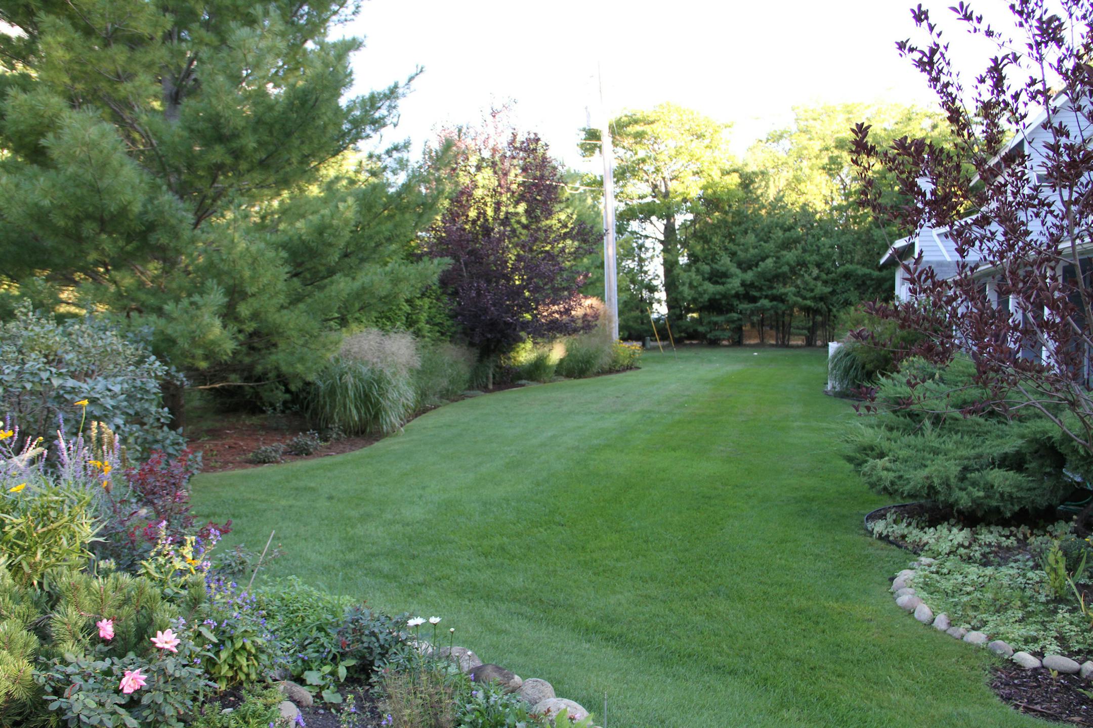 Natural edging requires a straight-edge spade and digging. Sometimes other materials may be needed. Brick pavers, or strips of aluminum and rubber edging can be employed. Large paving stones, pictured here, are another option. (Nina Koziol/Chicago Tribune/TNS) ORG XMIT: 1172073