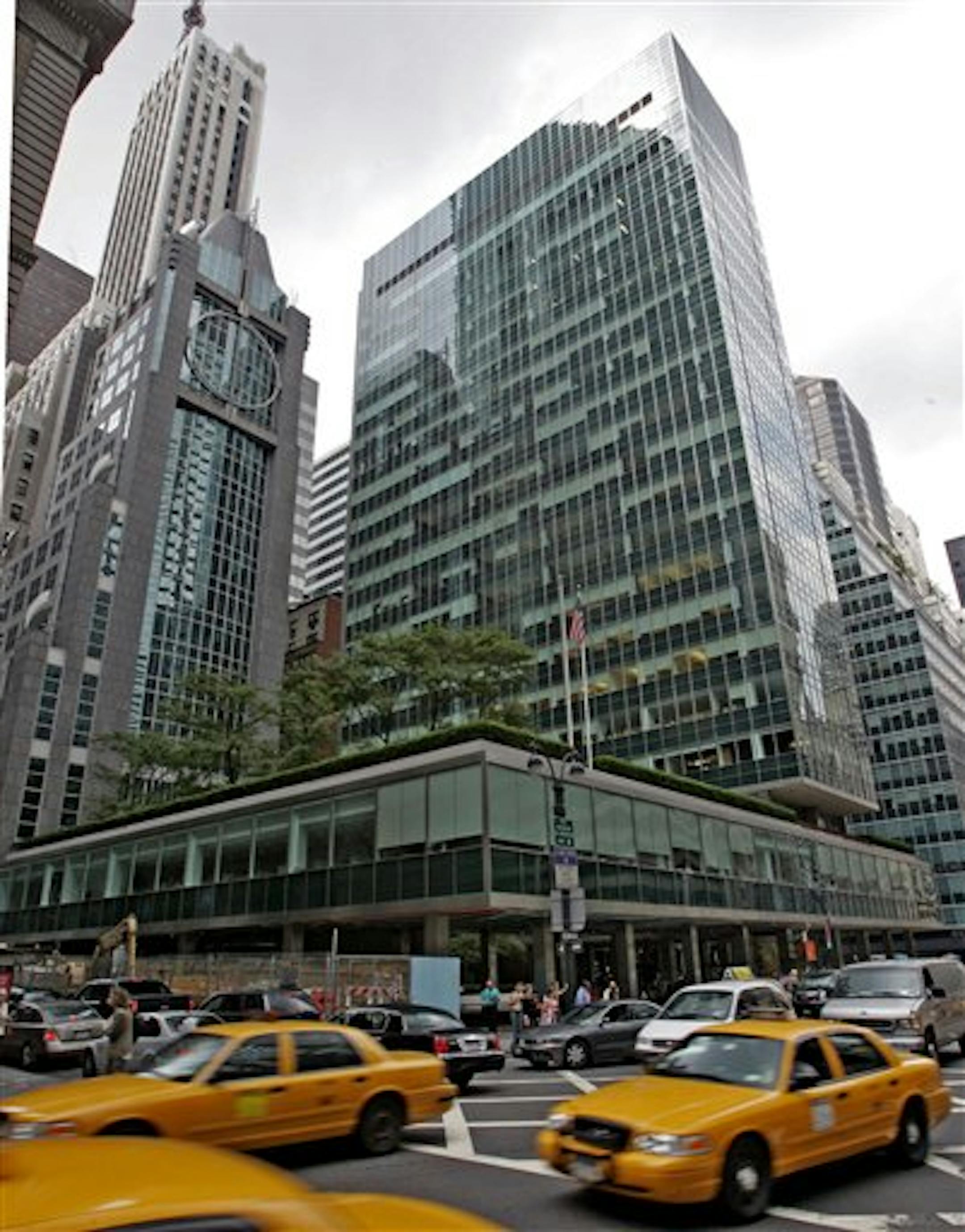 The 1952 Lever House building, on Park Avenue in New York City, is distinctively clad in bottle-green glass. In the 1950s and '60s, architects turned out scores of glass-and-steel towers.