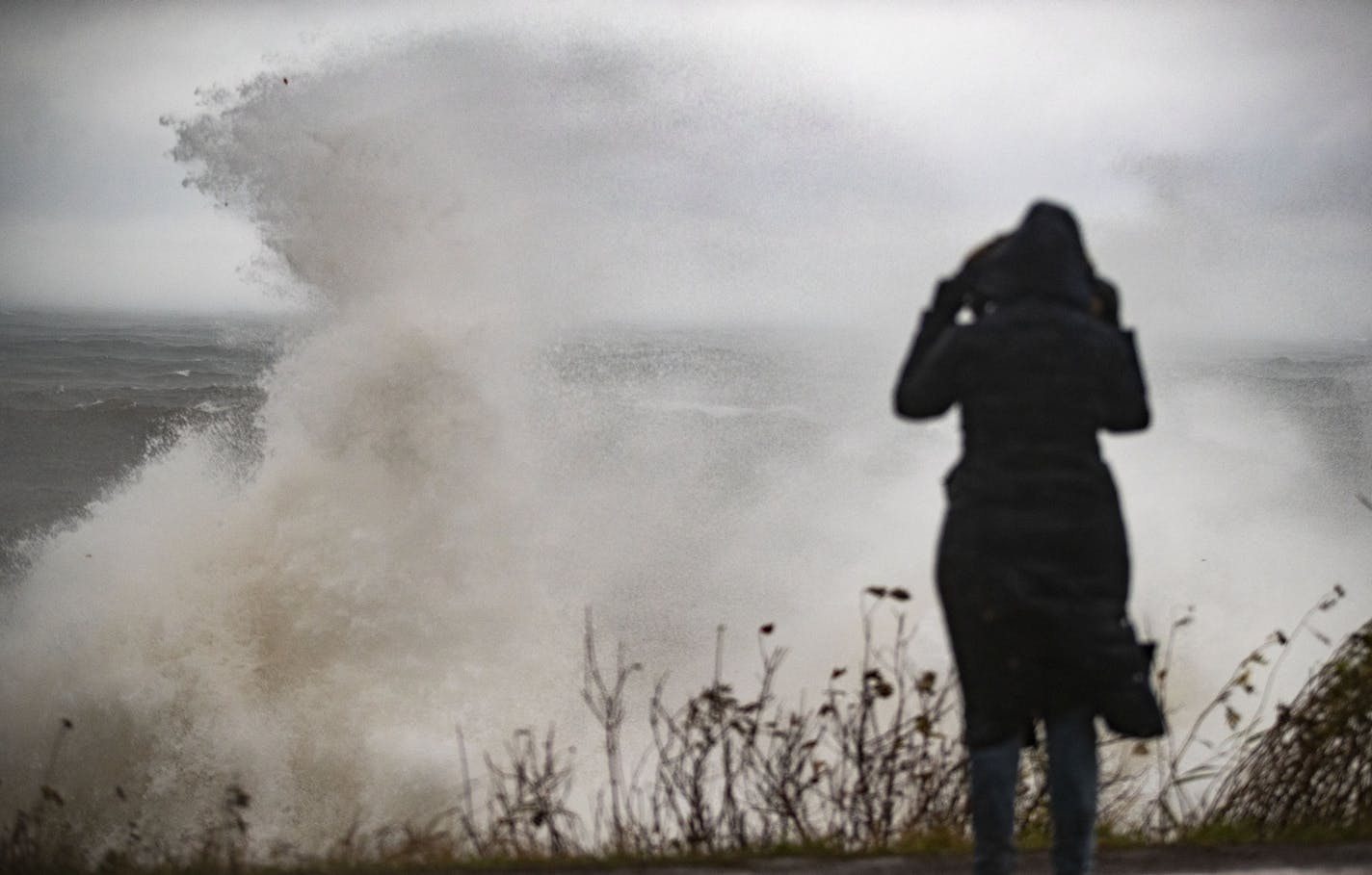 Dozens of people stopped by Stony Point throughout the day on Monday to watch as massive waves bashed against the rocks on the coastline. ]
ALEX KORMANN &#x2022; alex.kormann@startribune.com Gale force winds flew across Lake Superior on Monday causing huge waves to crash against the coastline. There was damage and flooding around Duluth but that didn't stop local thrill seekers from grabbing their surfboards and hitting the waves.