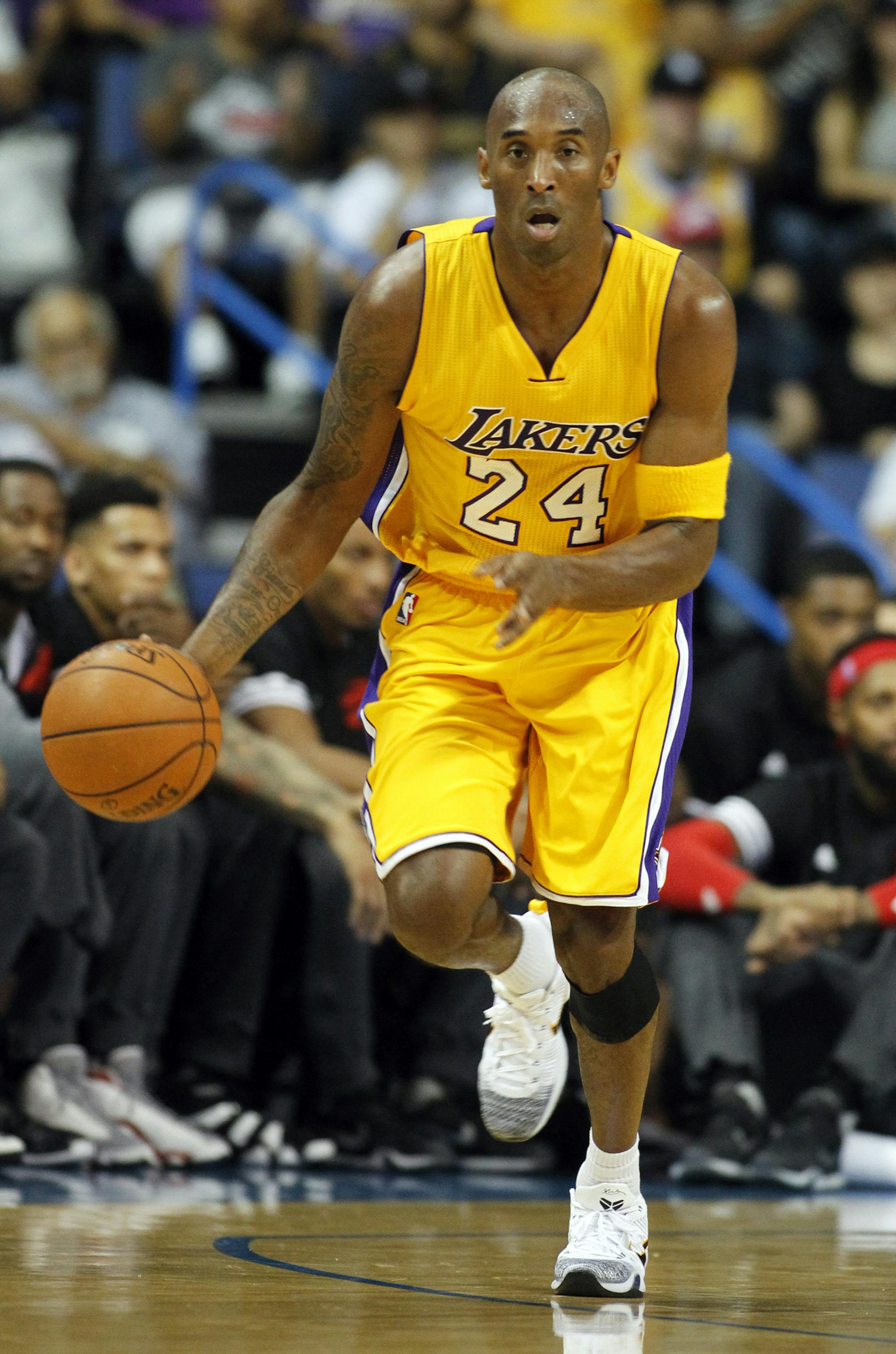Los Angeles Lakers guard Kobe Bryant dribbles the ball up court against the Toronto Raptors during the first half of an NBA preseason basketball game in Ontario, Calif., Thursday, Oct. 8, 2015. (AP Photo/Alex Gallardo) ORG XMIT: OTKAG