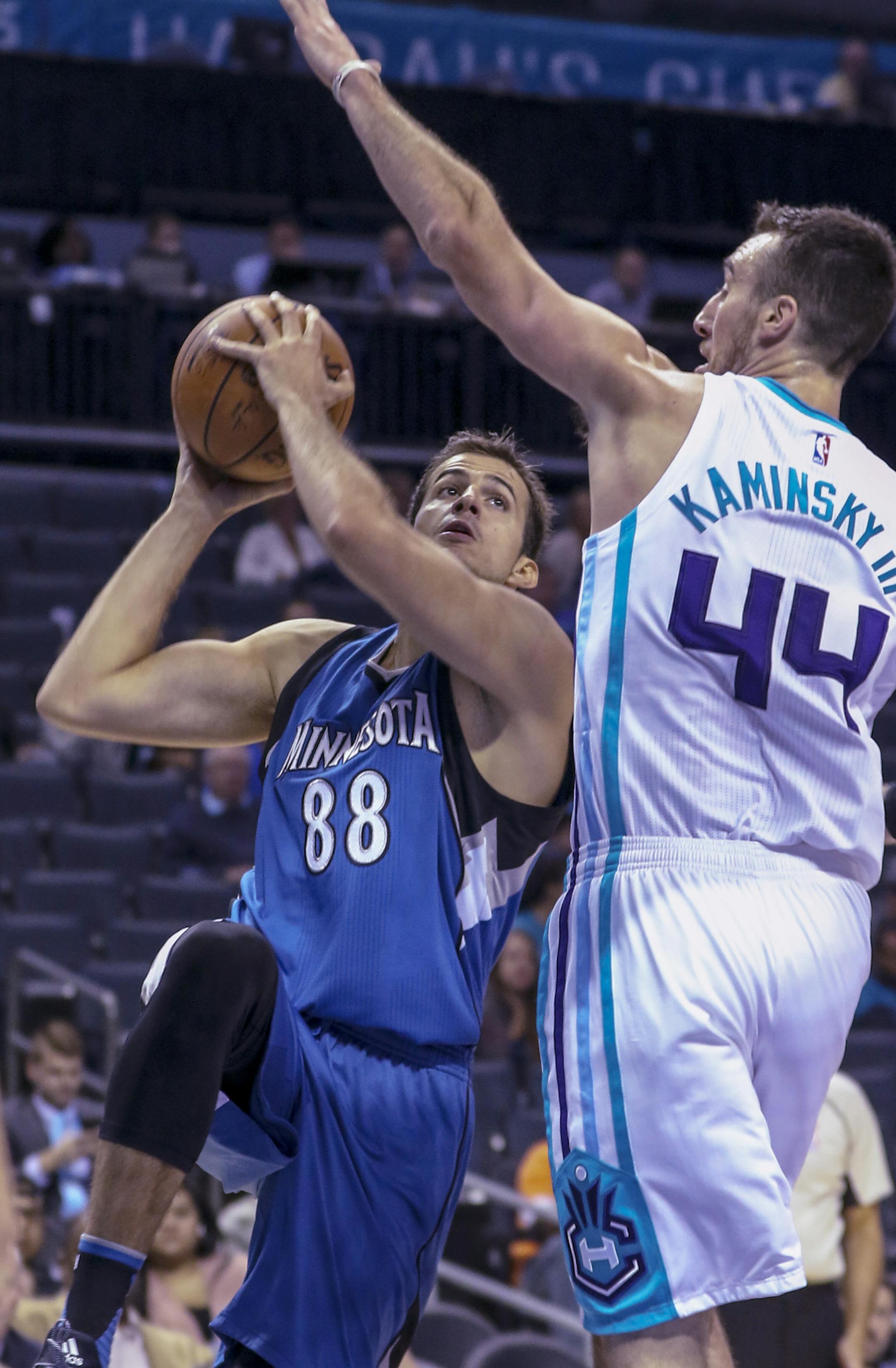 Minnesota Timberwolves forward Nemanja Bjelica, left, of Serbia, shoots against Charlotte Hornets forward Frank Kaminsky in the second half of a preseason NBA basketball game in Charlotte, N.C., Monday, Oct. 10, 2016. Charlotte won 98-86. (AP Photo/Nell Redmond)