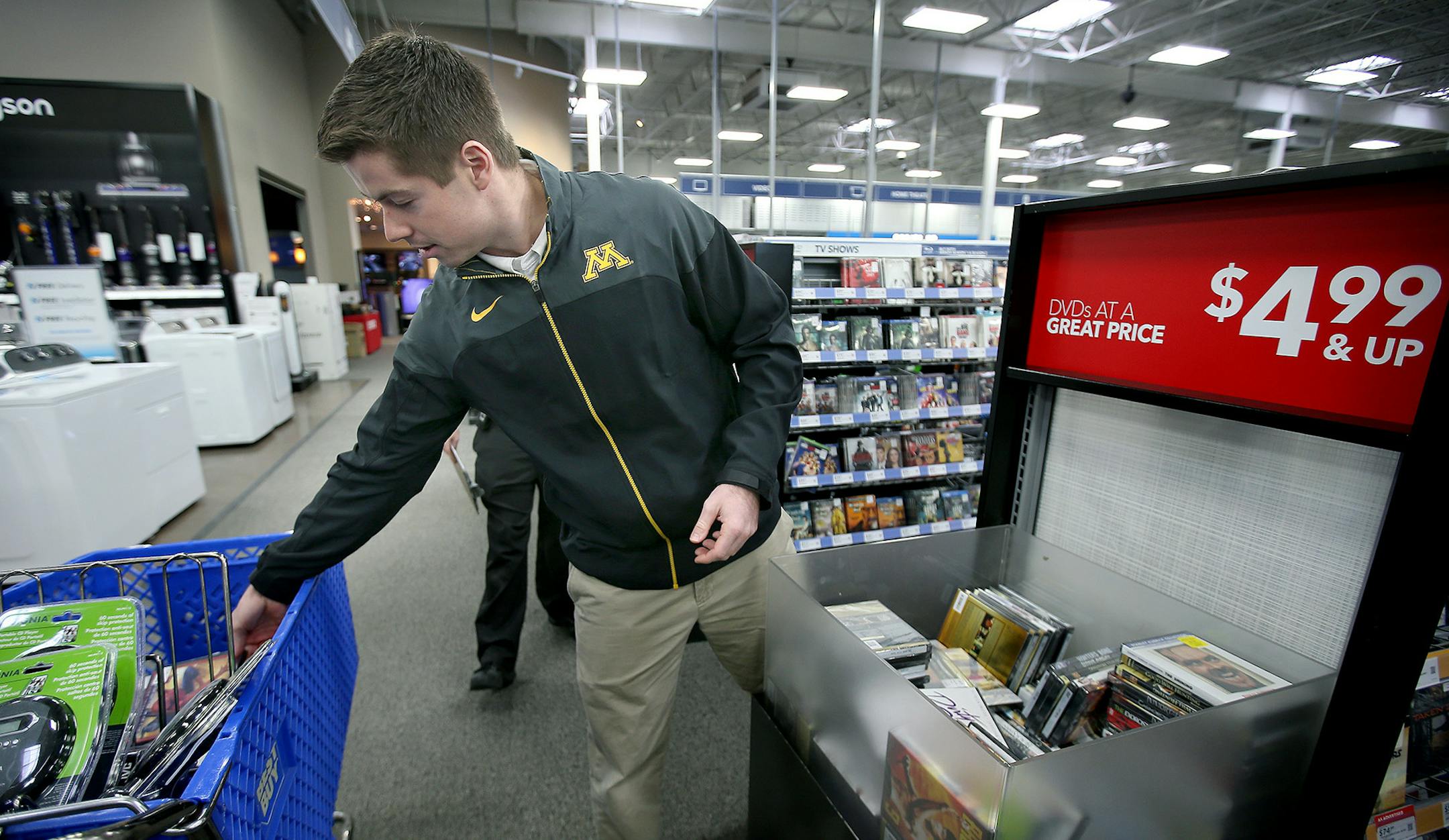 Peter Mortell, the Minnesota Gophers football team punter, shopped at Best Buy, Thursday, December 18, 2014 in Richfield, MN. Mortell has decided to give his Bowl Game gift of a $452 Best Buy gift card to kids at St. Joseph's Home for Christmas. ] (ELIZABETH FLORES/STAR TRIBUNE) ELIZABETH FLORES • eflores@startribune.com