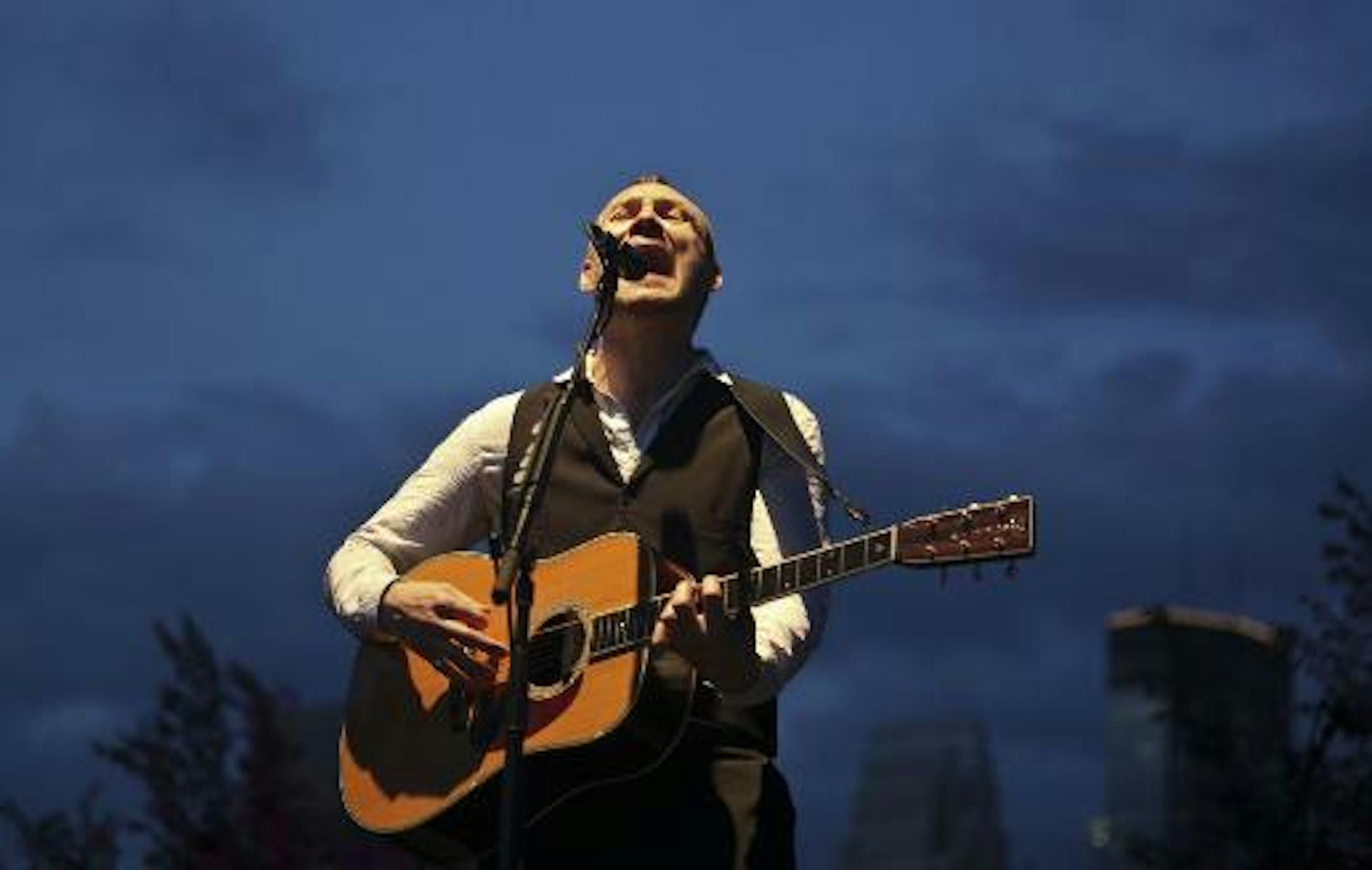 David Gray headlined the Sun Country Stage (main stage) Friday at the Basilica Block Party. / Photos by Kyndell Harkness