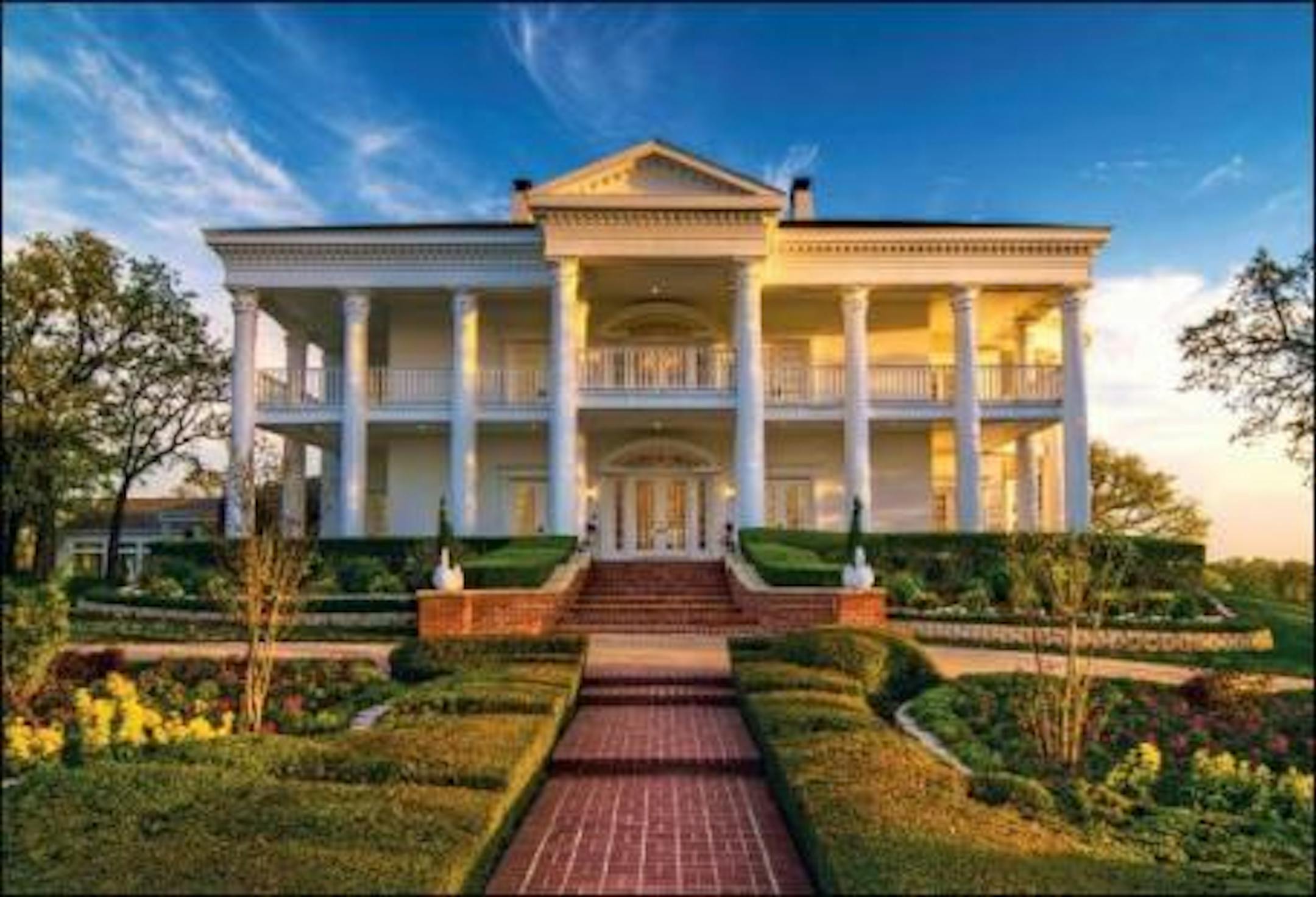 Where's Scarlett? This Antebellum mansion comes with its helicopter pad and butler. Cost: $8,500 per day.