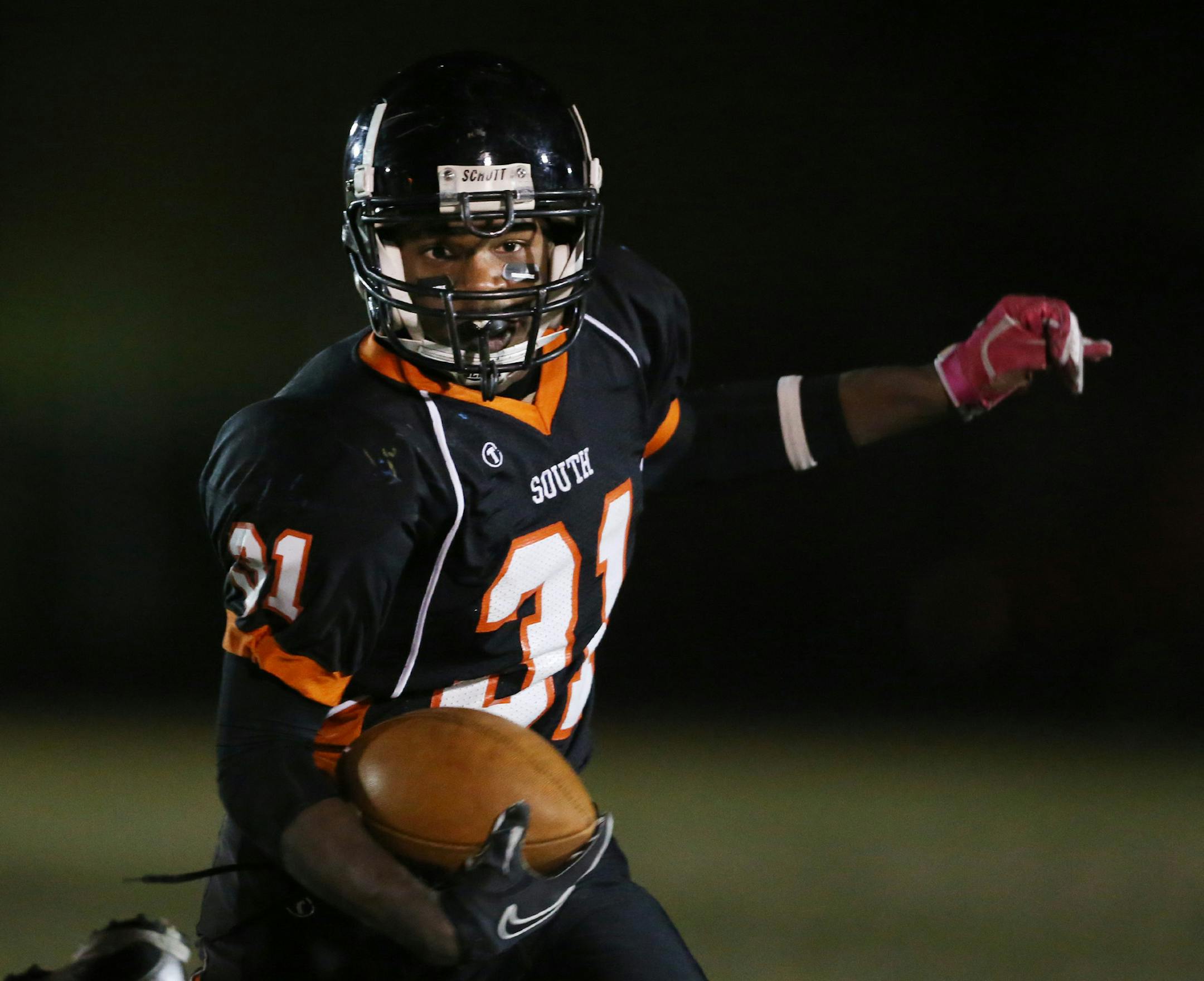 Payton Bowdry heads up field against Edison during the 2012 football season at South High School in , Minneapolis , MN.] Jerry Holt/ STAR TRIBUNE.COM) ORG XMIT: MIN1210161854270611