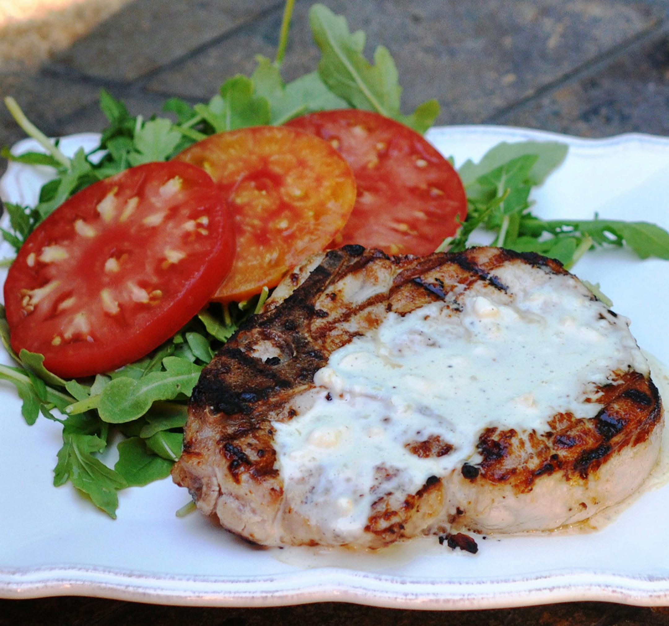 Pork chops with white barbecue sauce