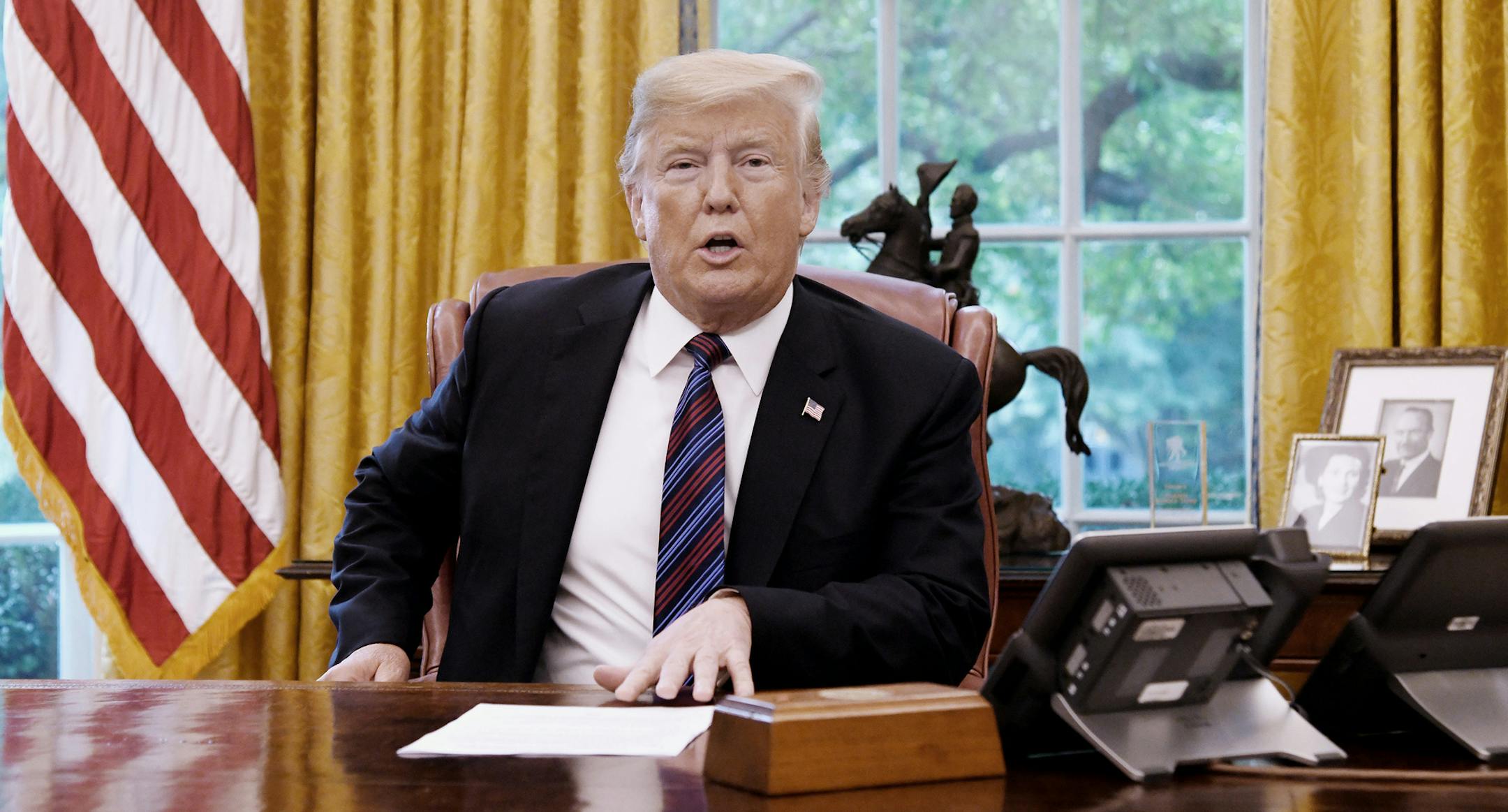 U.S. President Donald Trump talks to Mexican President Enrique Pena Nieto during a phone conversation on Monday, Aug. 27, 2018 to announce the United States-Mexico Trade Agreement in the Oval Office of the White House in Washington, D.C. (Olivier Douliery/Abaca Press/TNS) ORG XMIT: 1239050
