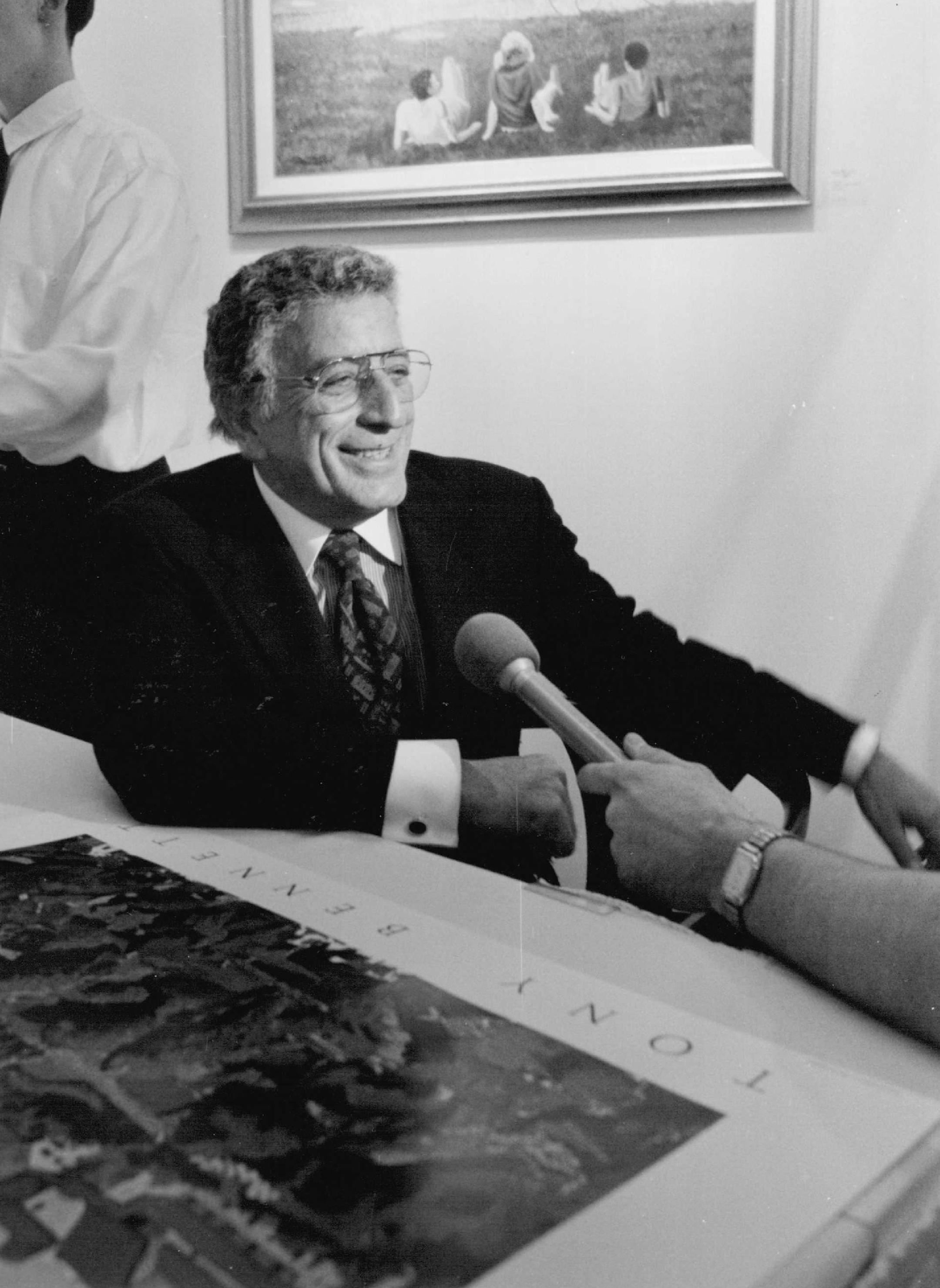 Tony Bennett with his art on March 21, 1992, at Wentworth Gallery in Southdale. Bennett painted by the name Anthony Benedetto.